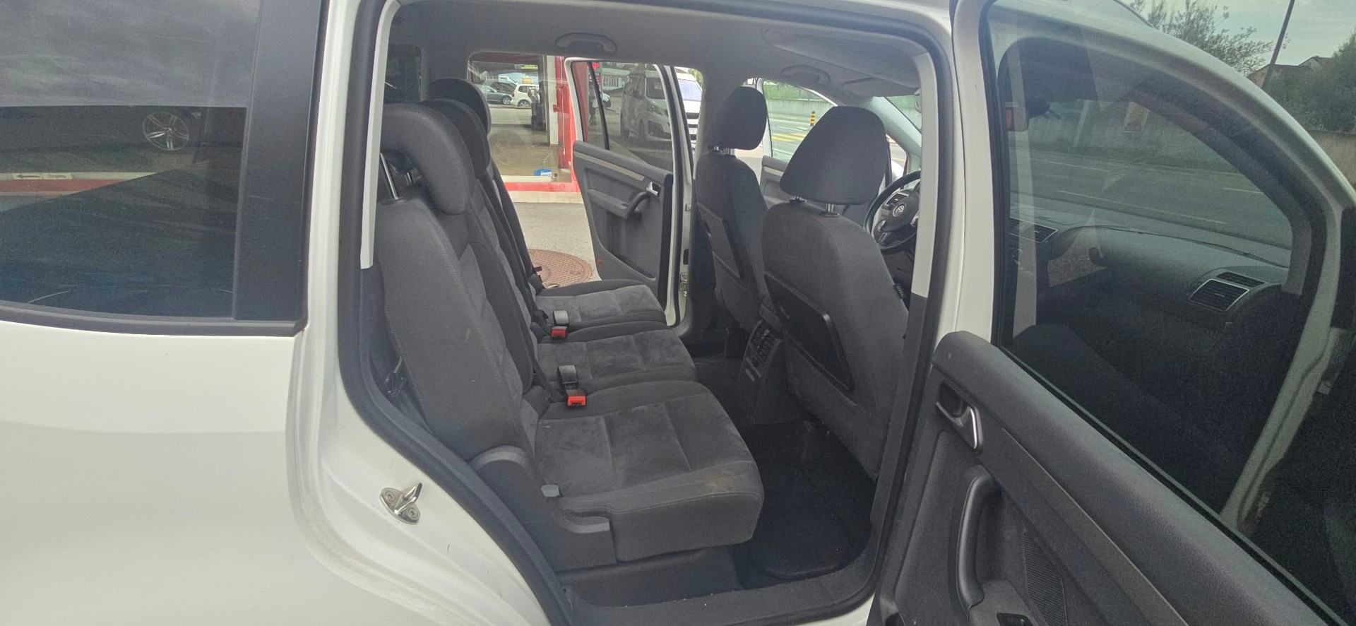 VW Touran 1.6 TDI Trendline-image-13