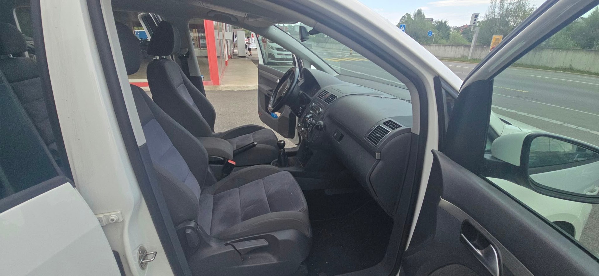 VW Touran 1.6 TDI Trendline-image-9
