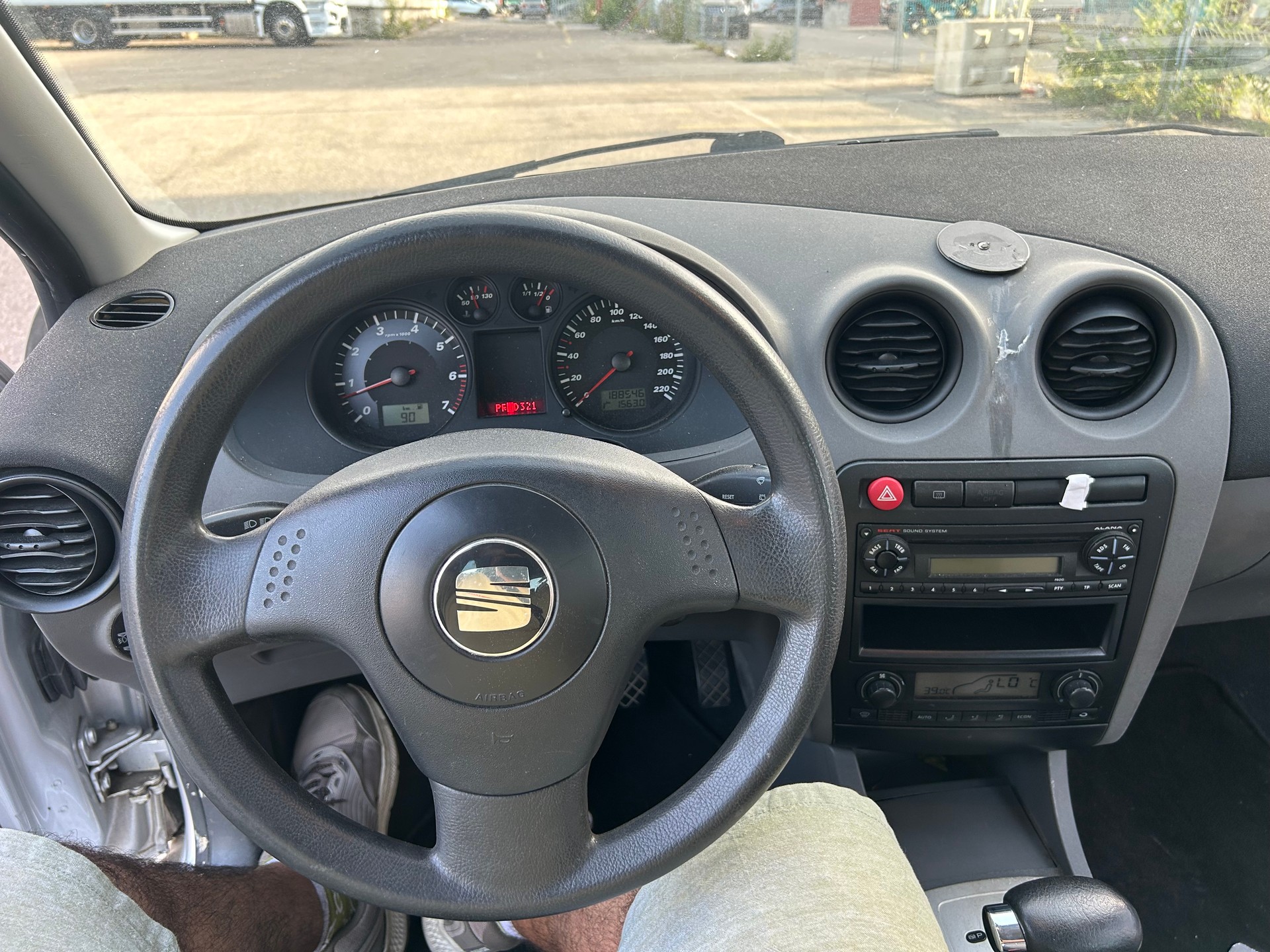 SEAT Ibiza 1.4 16V Signo-image-8