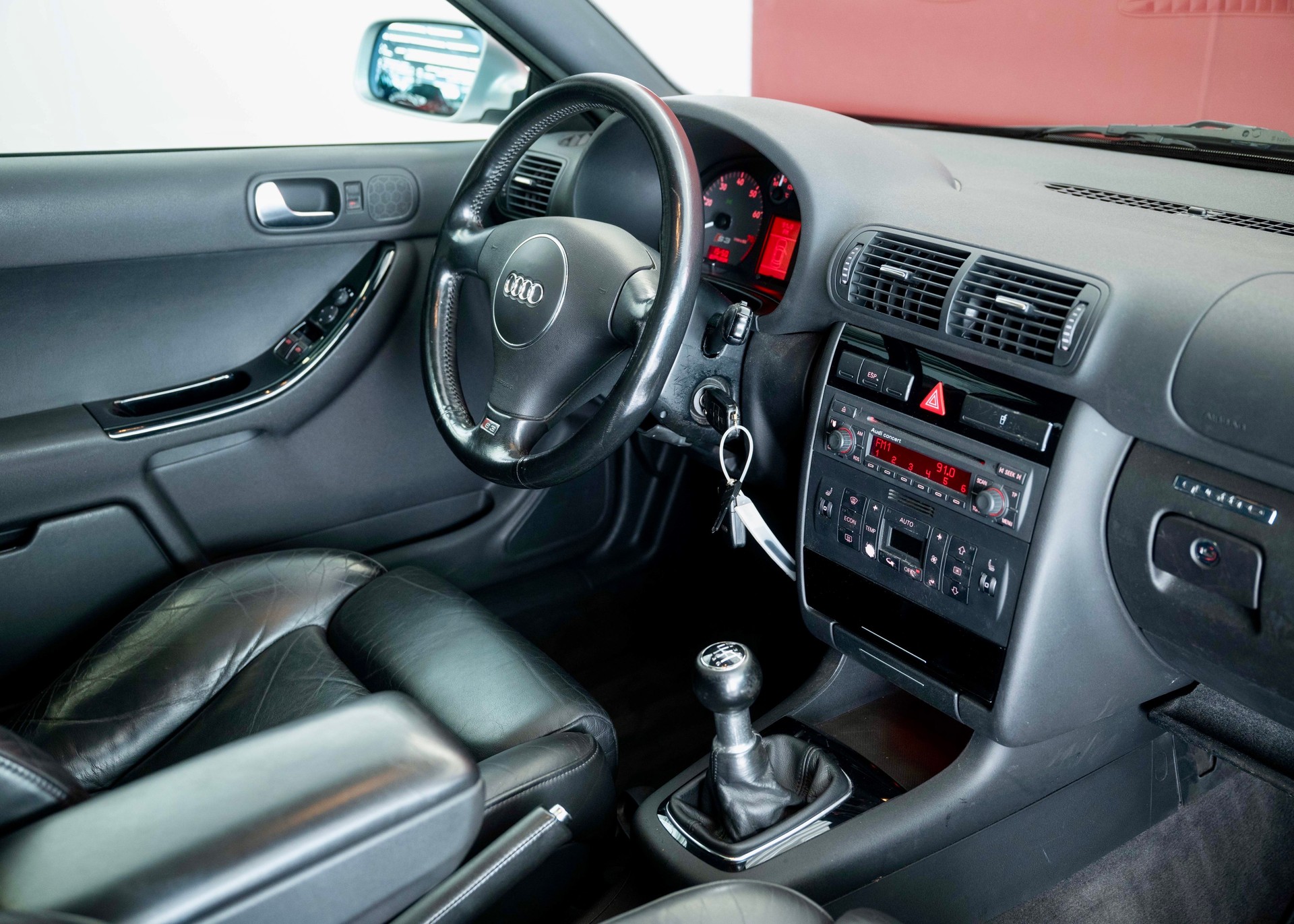 AUDI S3 quattro (2 owners, 100% original)-image-17