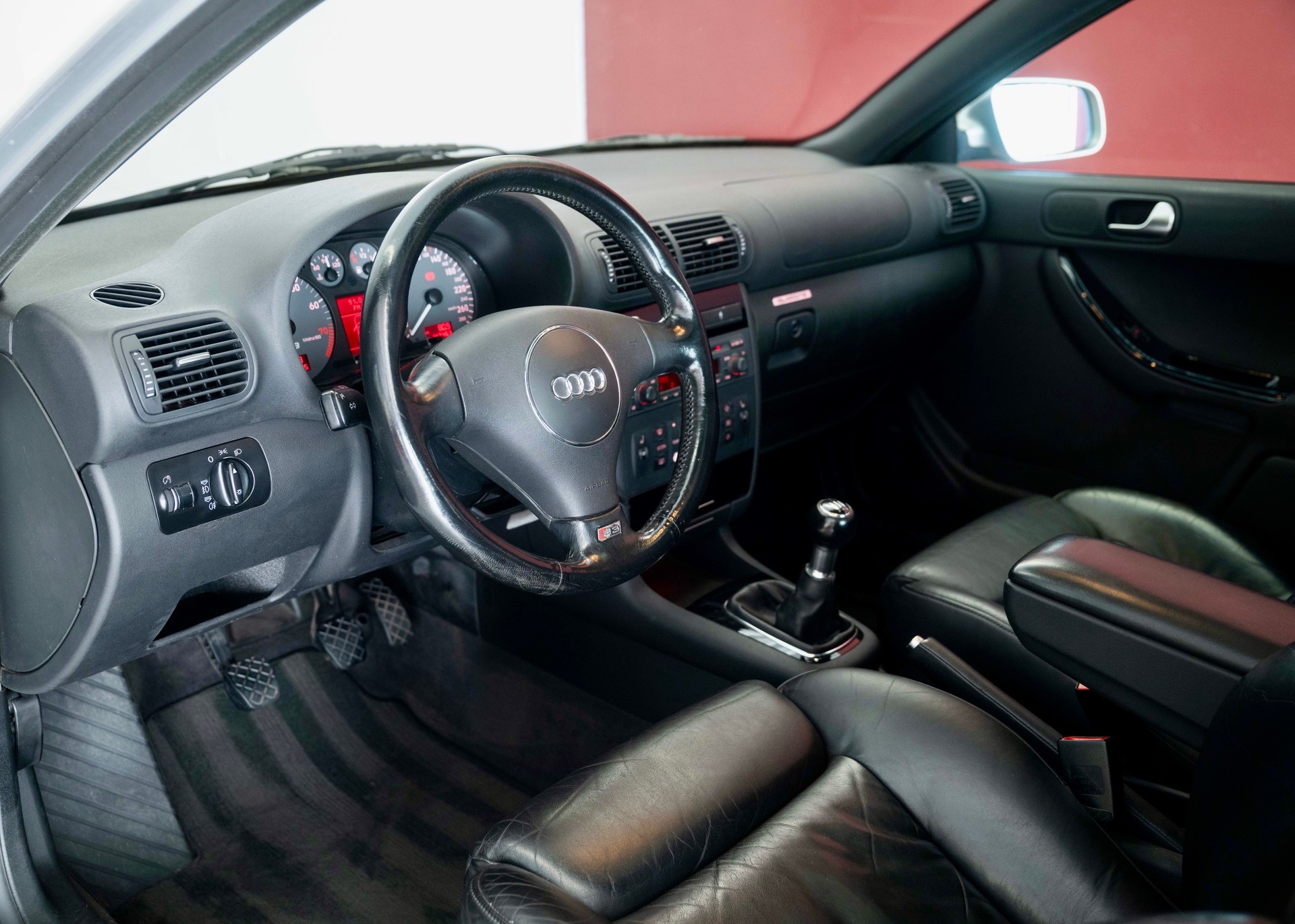 AUDI S3 quattro (2 owners, 100% original)-image-16