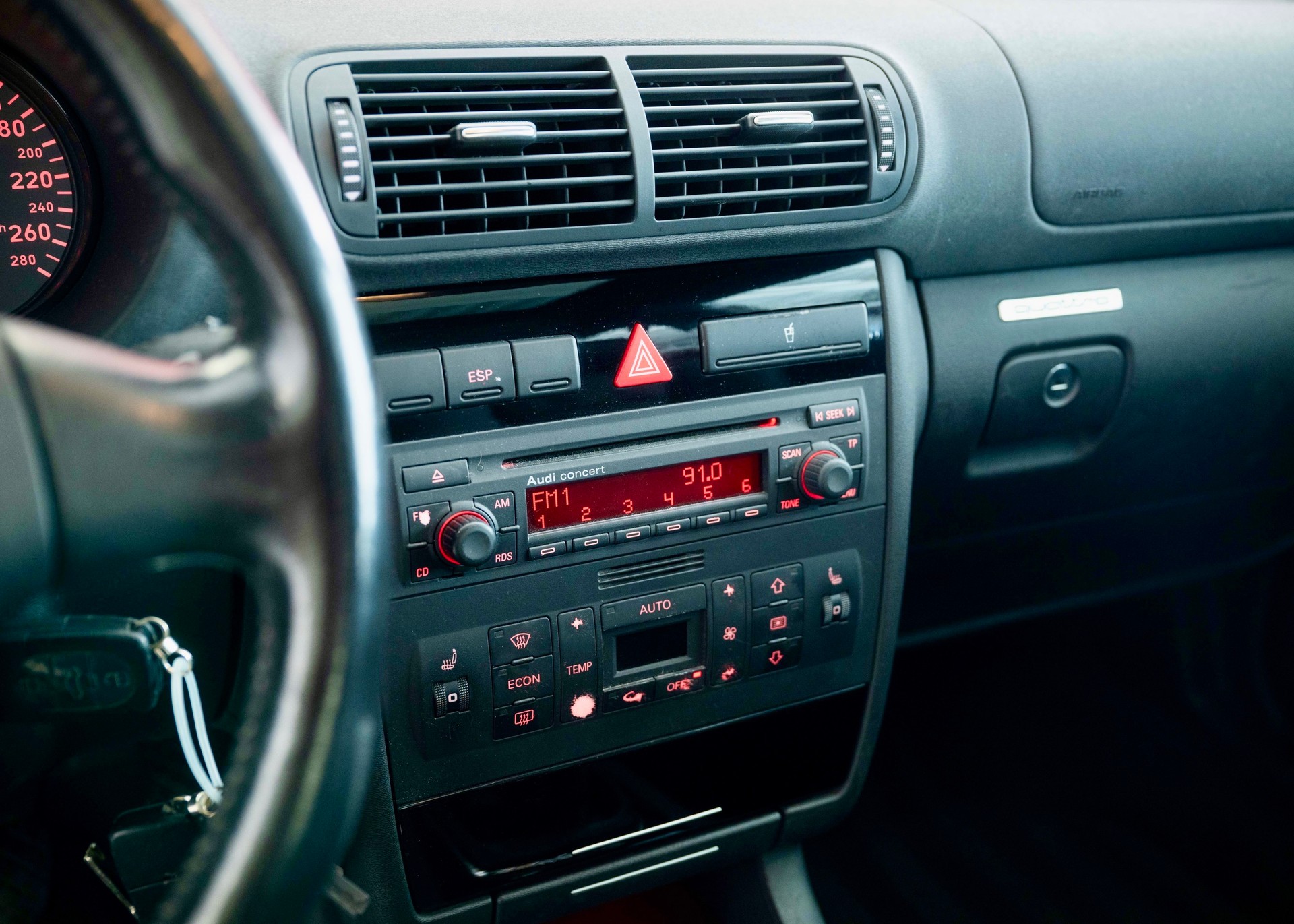 AUDI S3 quattro (2 owners, 100% original)-image-28