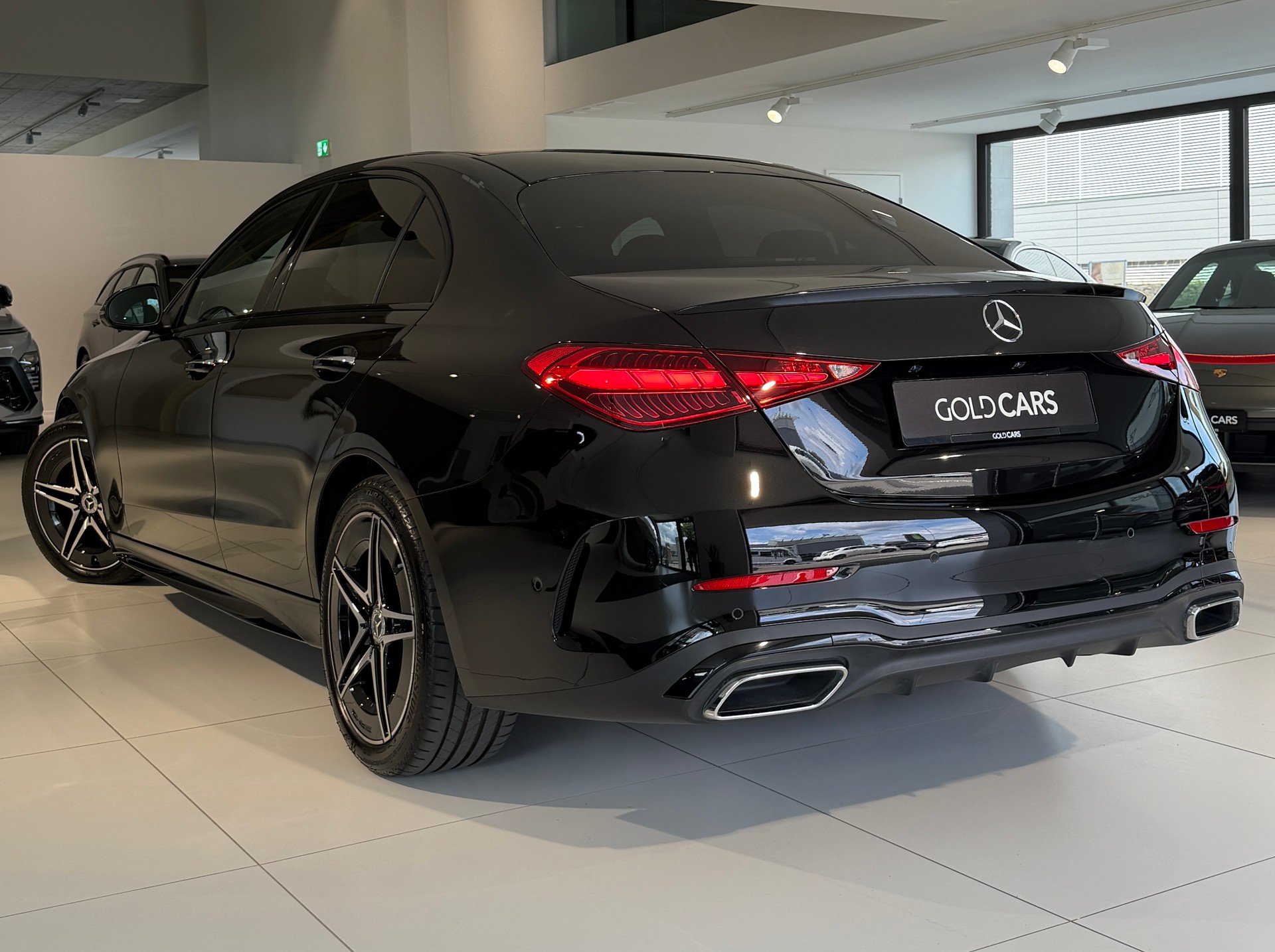 MERCEDES-BENZ C 200 4Matic AMG Line-image-5