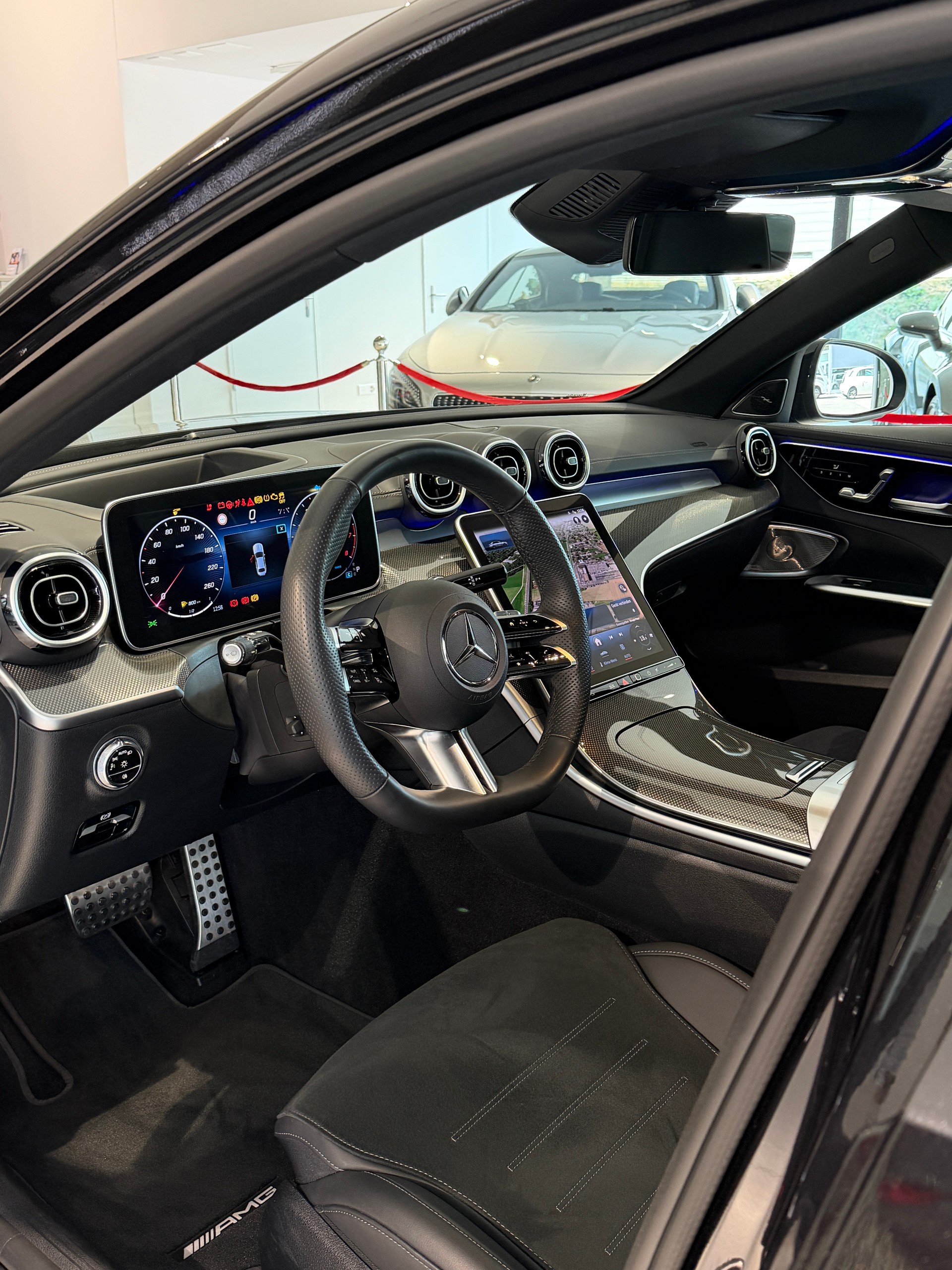 MERCEDES-BENZ C 200 4Matic AMG Line-image-9