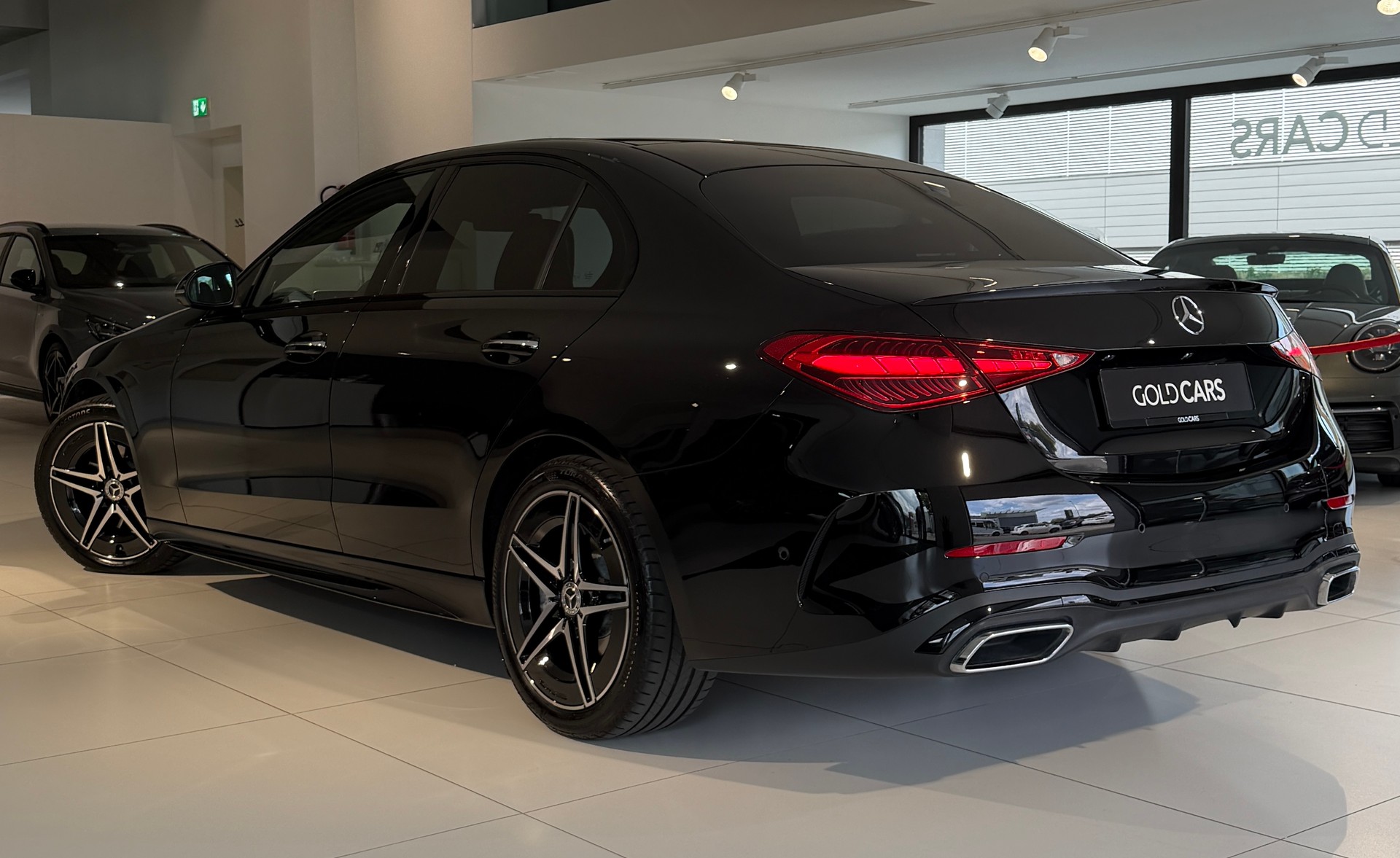 MERCEDES-BENZ C 200 4Matic AMG Line-image-4