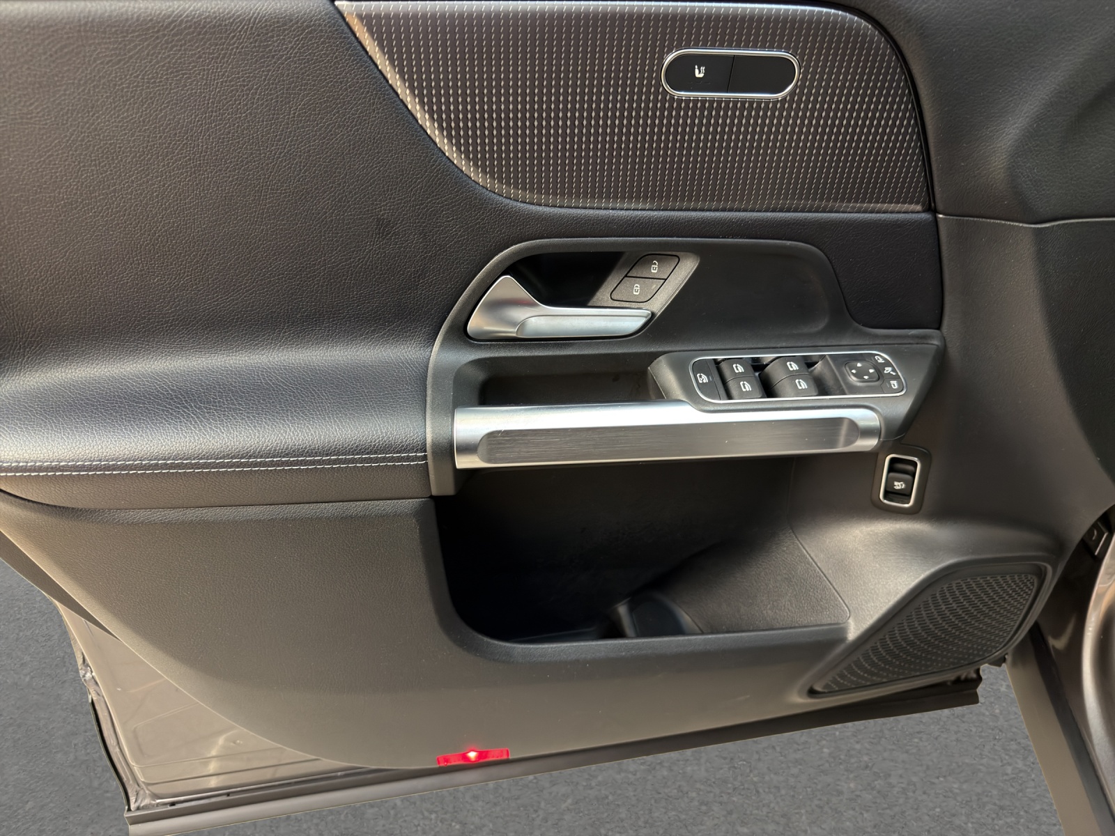 MERCEDES-BENZ GLB 250 4M - Progressive / DISTRONIC / 360 Grad Kamera / Head-Up Display-image-11