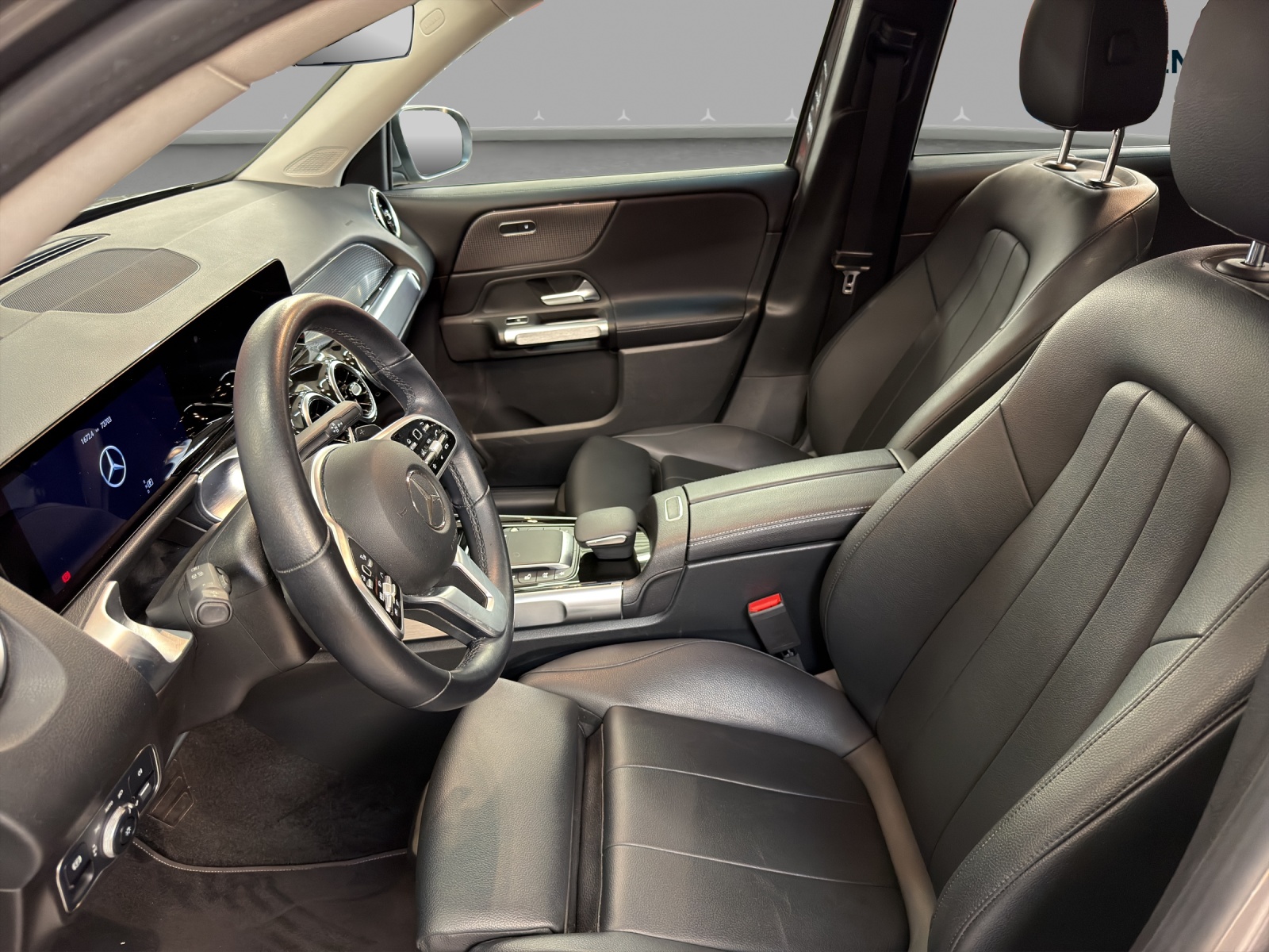 MERCEDES-BENZ GLB 250 4M - Progressive / DISTRONIC / 360 Grad Kamera / Head-Up Display-image-7