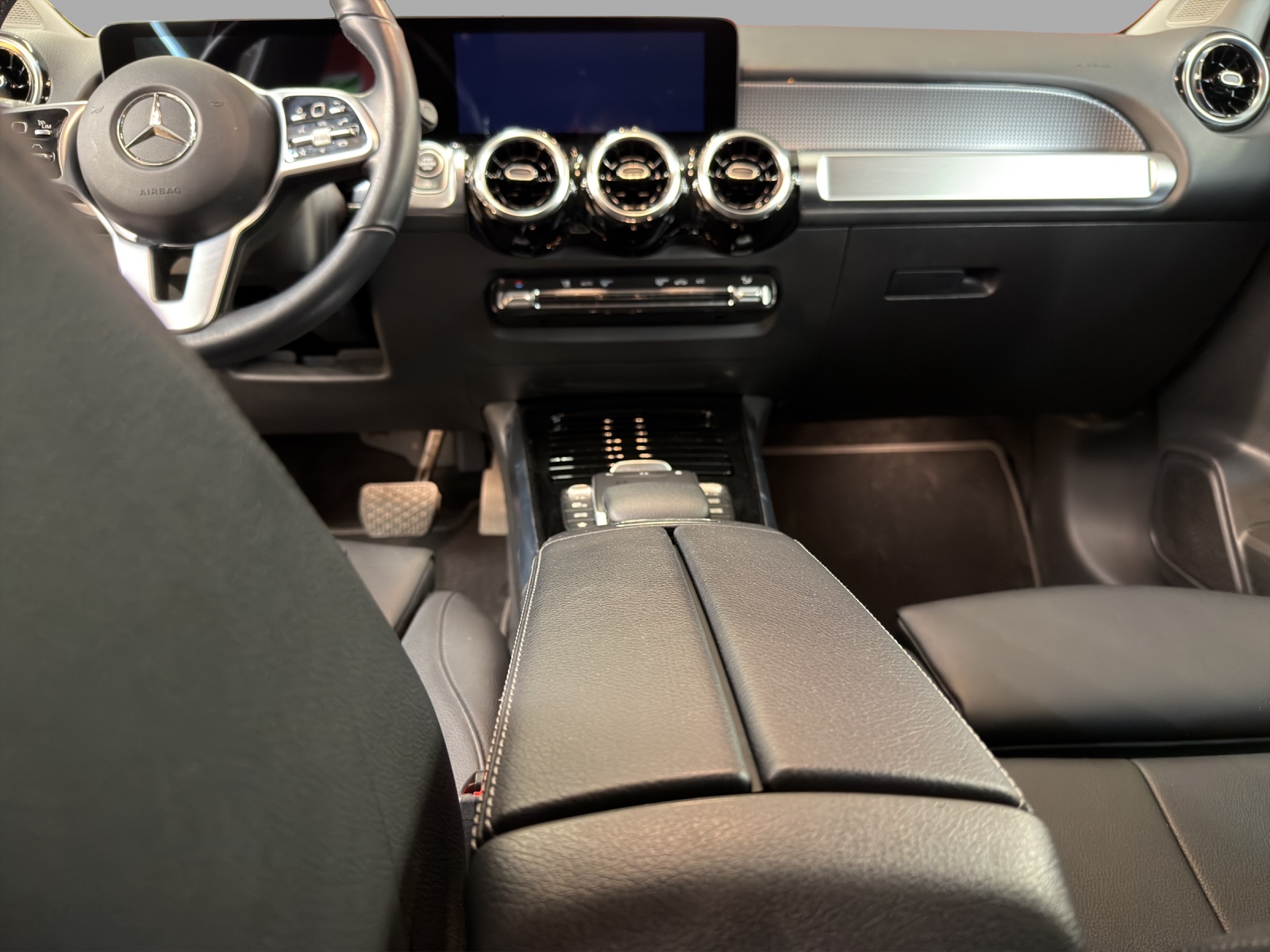 MERCEDES-BENZ GLB 250 4M - Progressive / DISTRONIC / 360 Grad Kamera / Head-Up Display-image-10