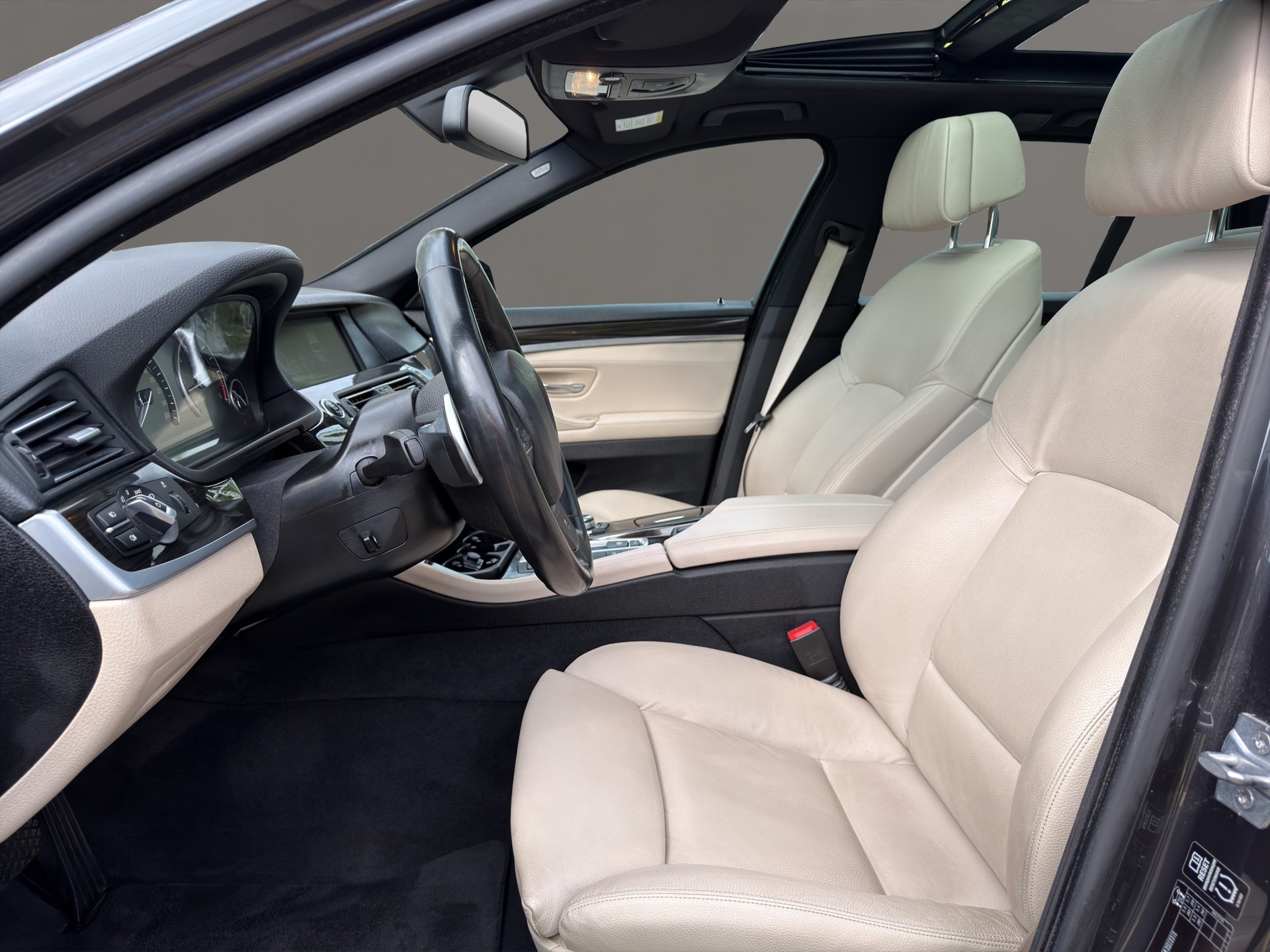 BMW 535d M-Sport xDrive Touring Steptronic-image-8