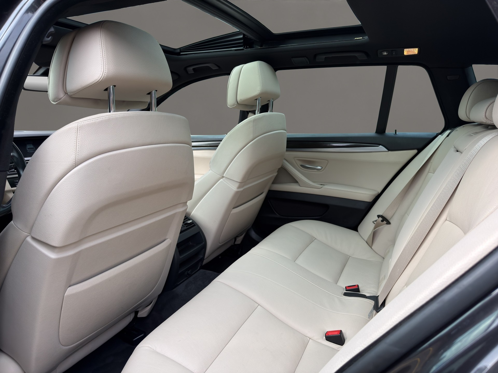 BMW 535d M-Sport xDrive Touring Steptronic-image-9