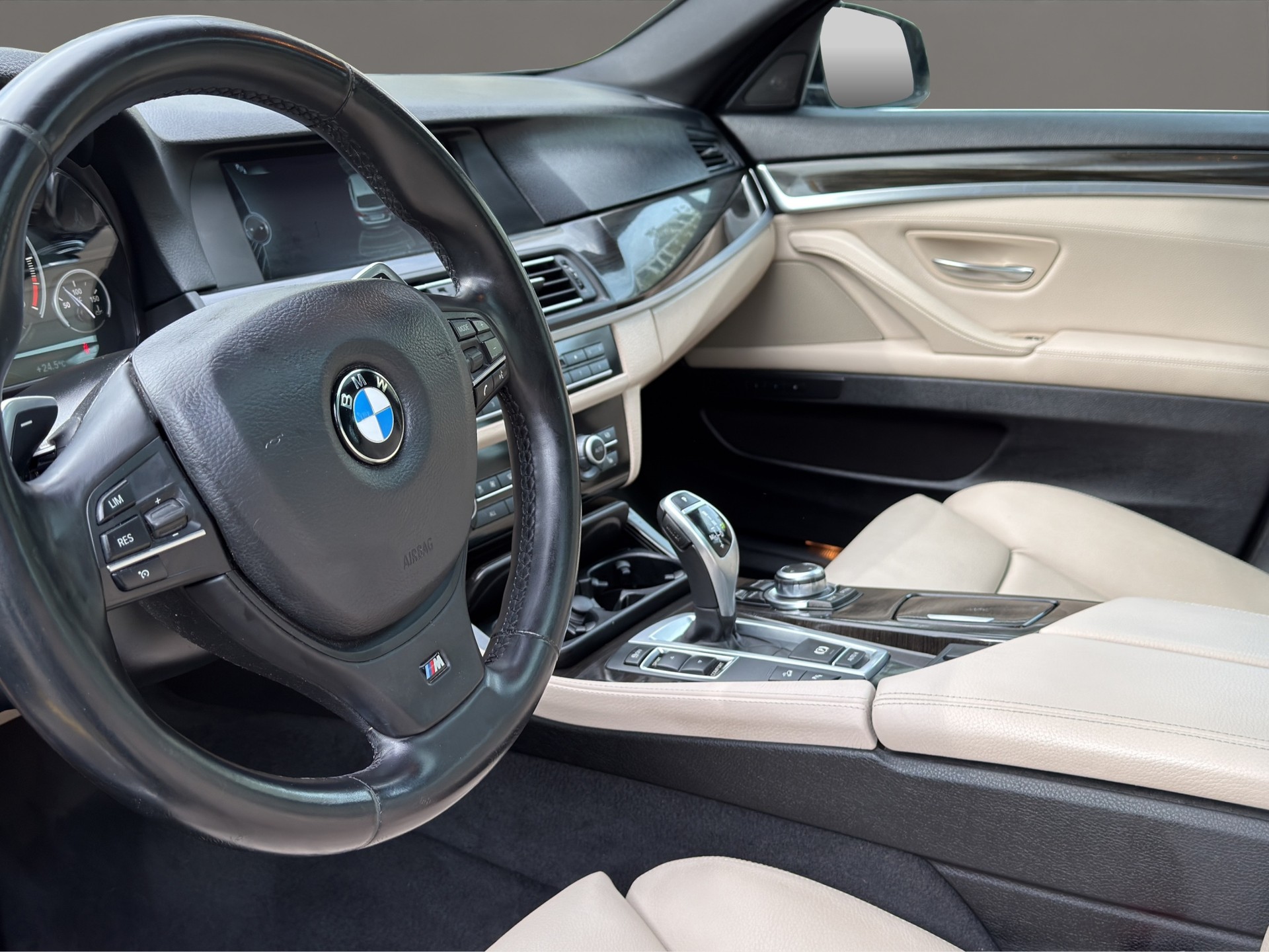 BMW 535d M-Sport xDrive Touring Steptronic-image-13
