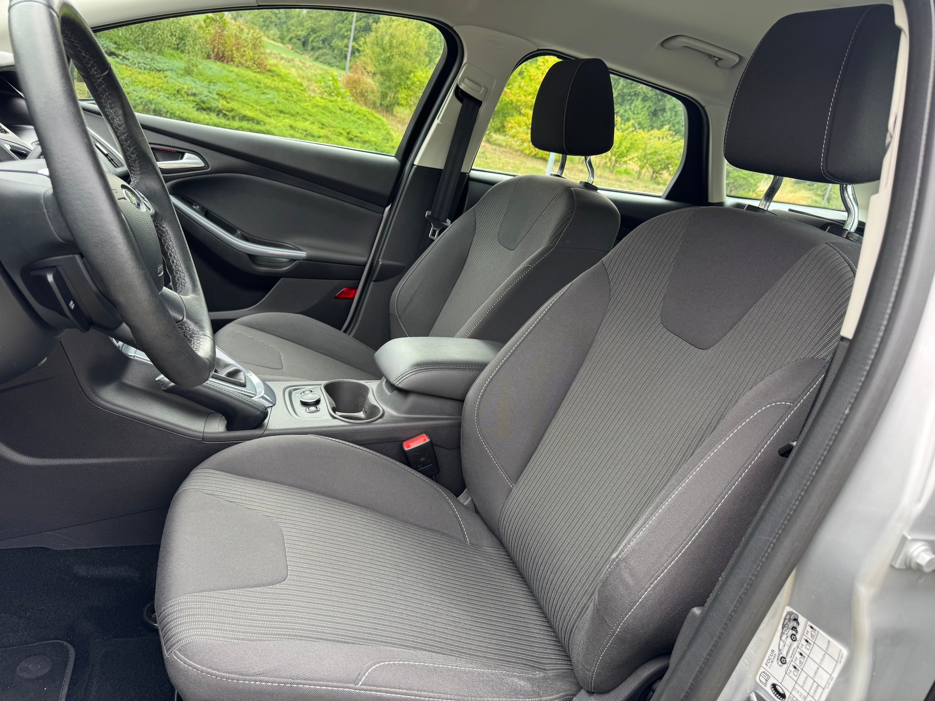 FORD Focus 1.0 SCTi Titanium-image-10