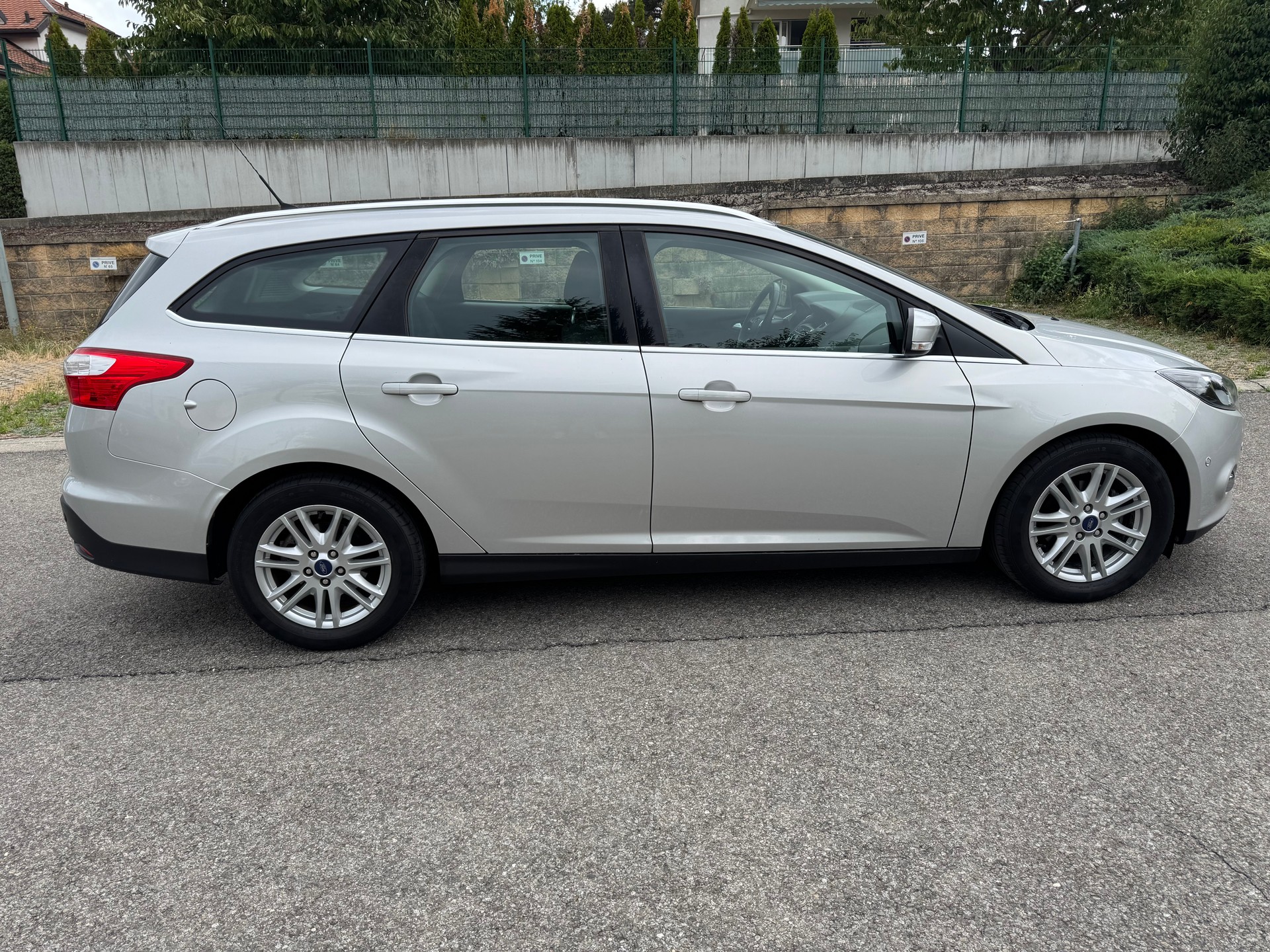 FORD Focus 1.0 SCTi Titanium-image-6