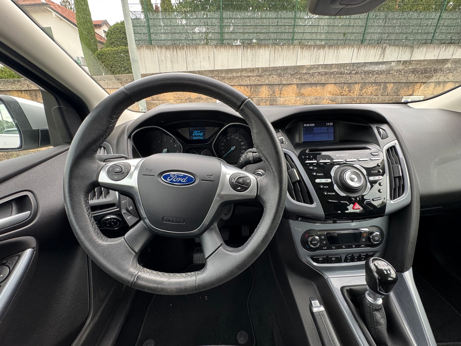 FORD Focus 1.0 SCTi Titanium-image-9