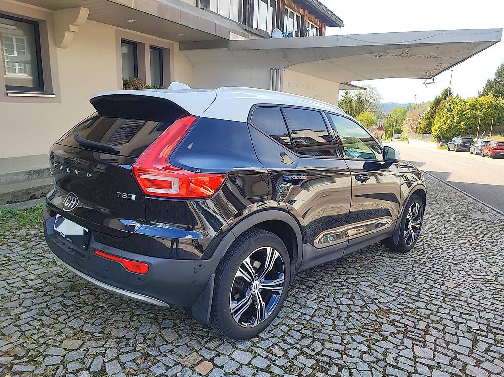 VOLVO XC40-image-1