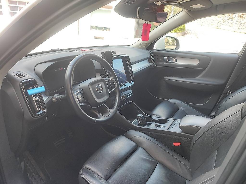 VOLVO XC40-image-2
