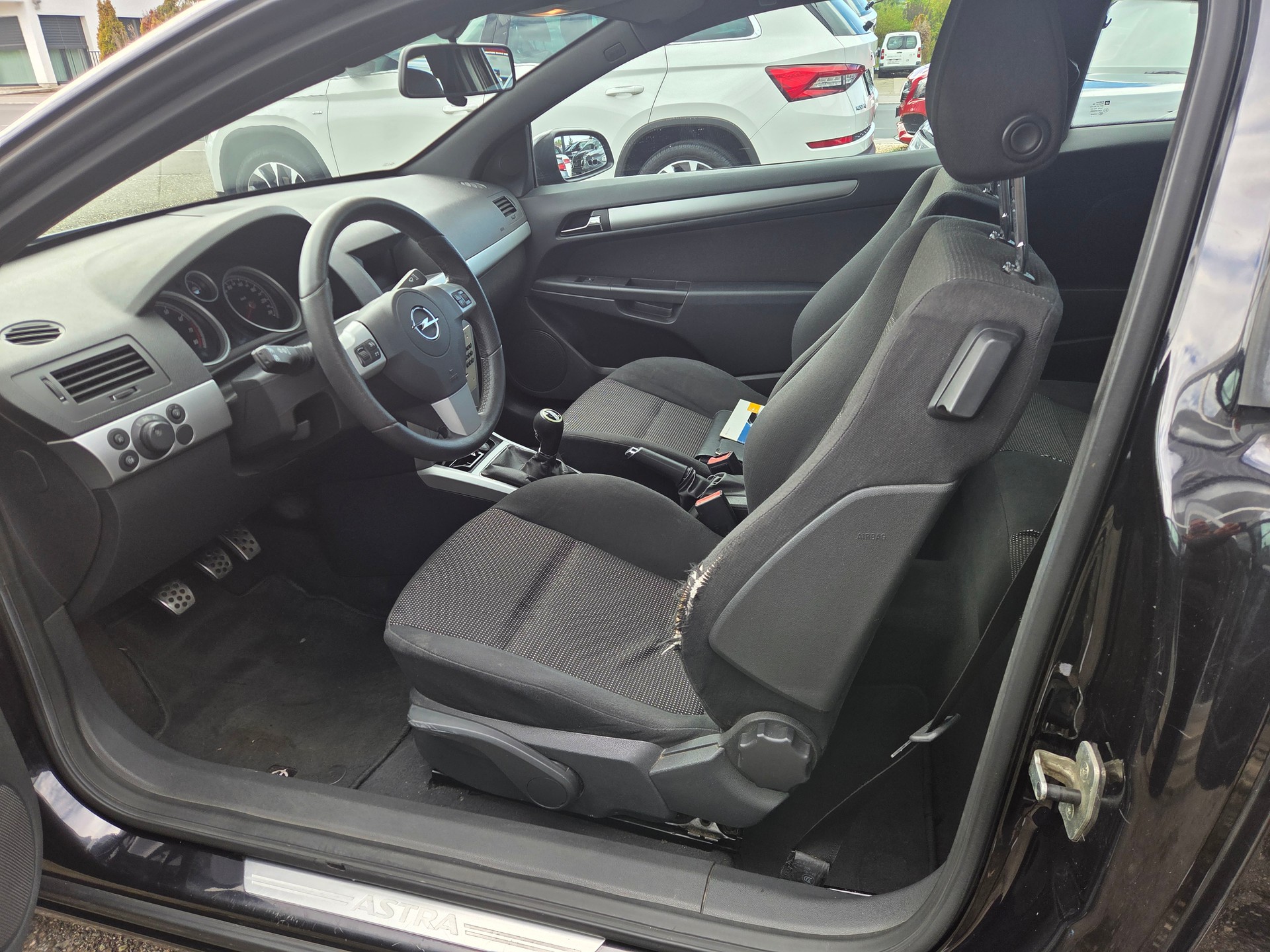OPEL Astra GTC 2.0i 16V Turbo Sport-image-11