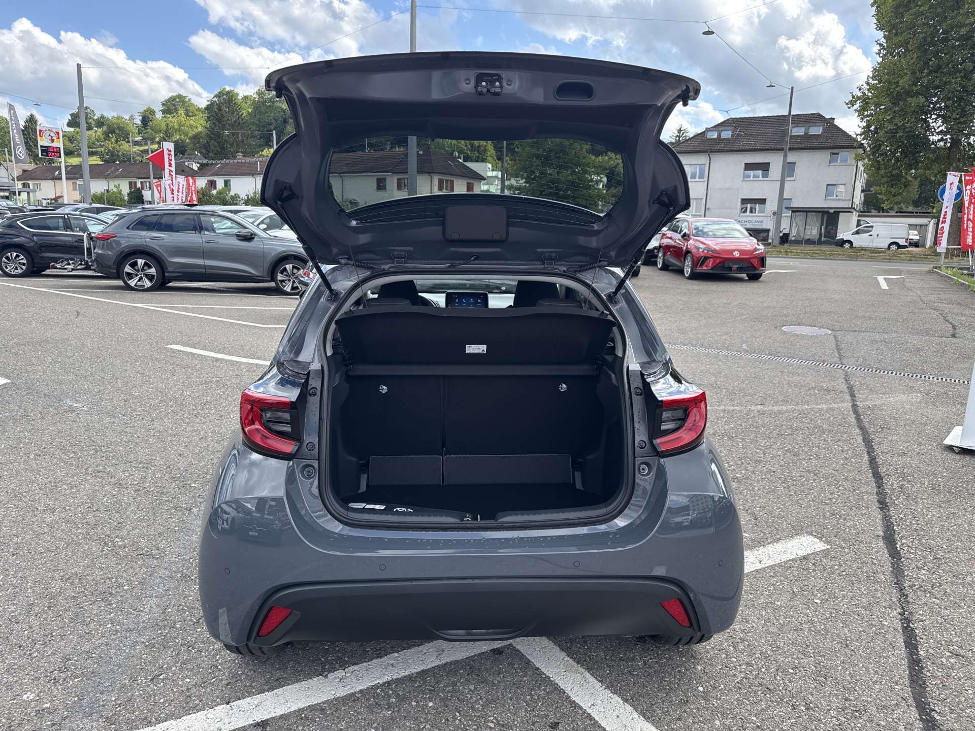 TOYOTA Yaris 1.5 Active Plus+ e-CVT Automat-image-7