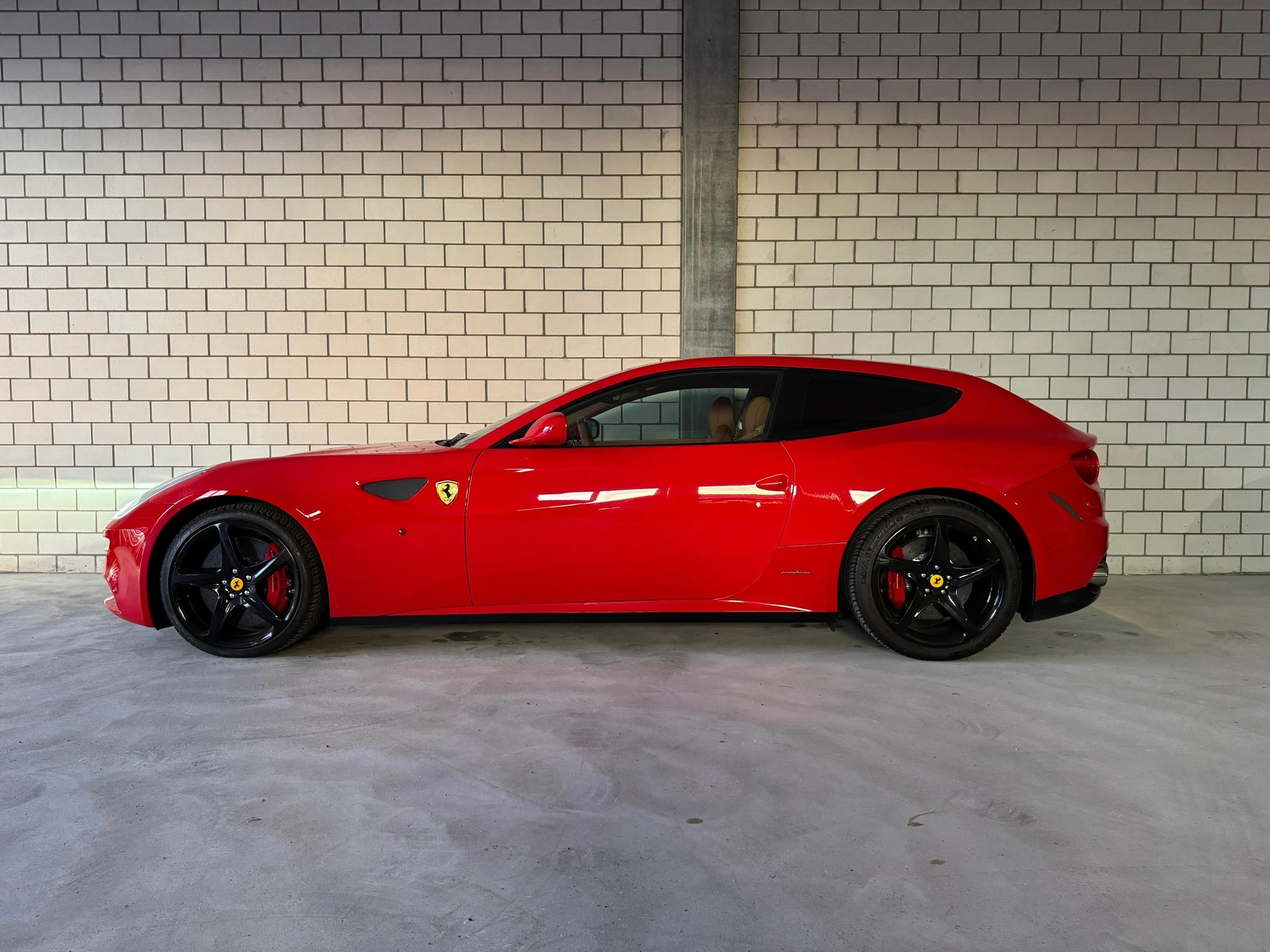FERRARI FF