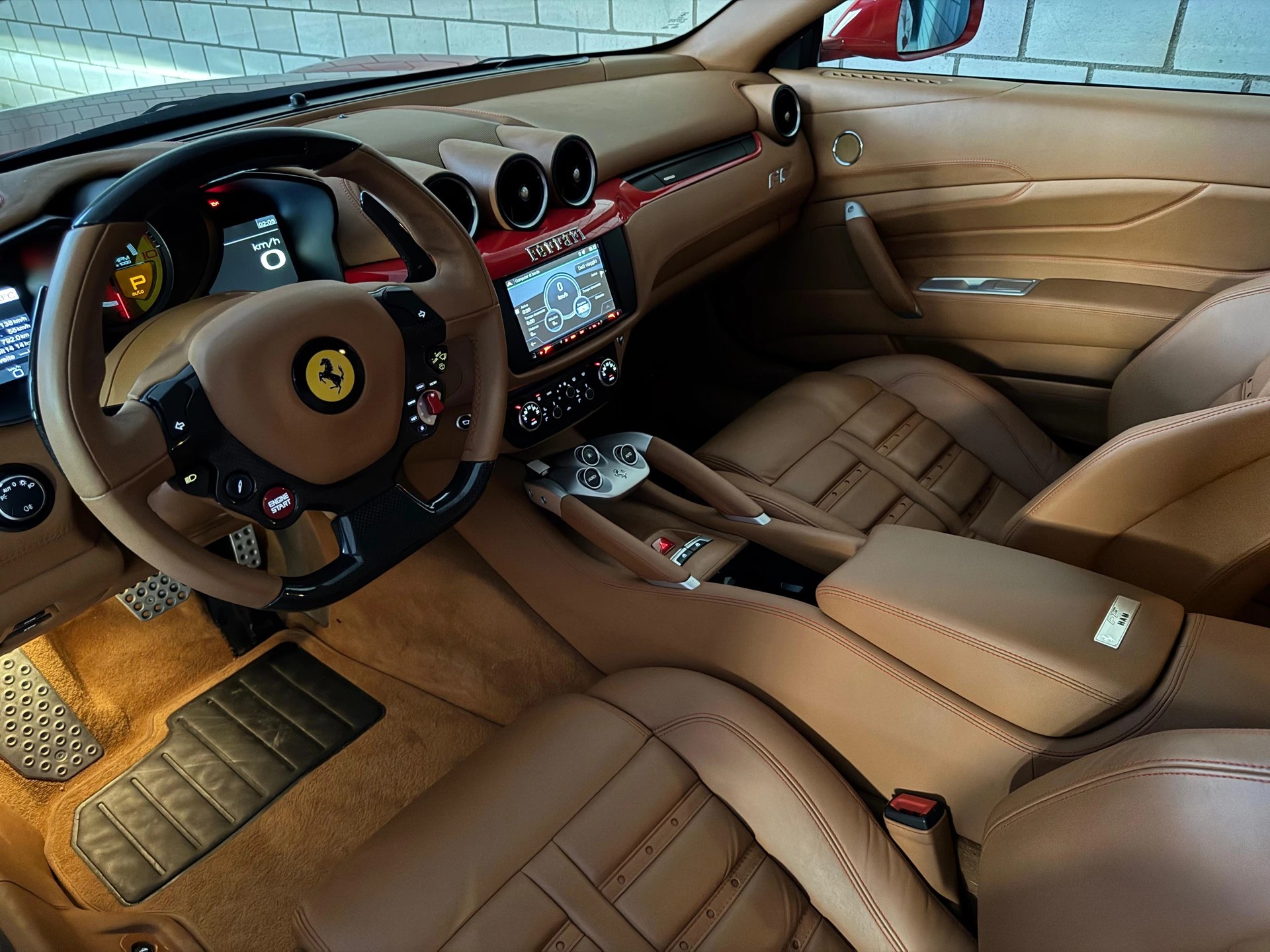 FERRARI FF-showroom-element-3