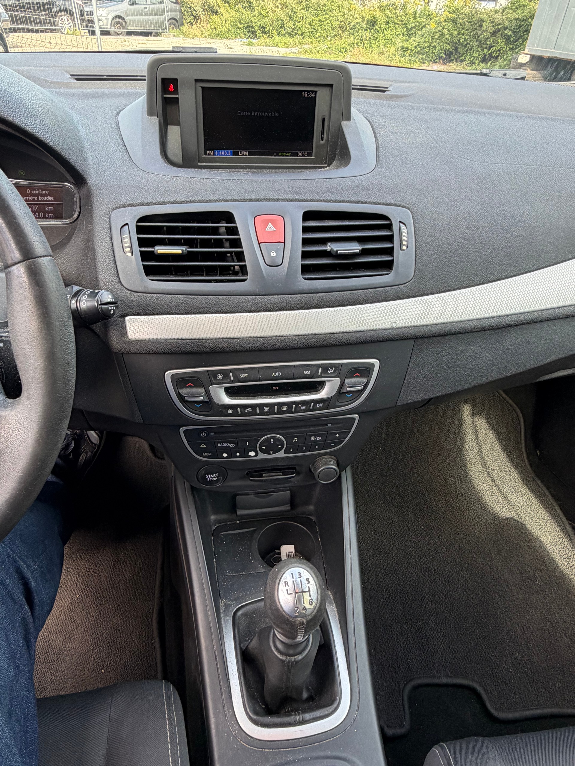 RENAULT Mégane 1.4 16V Turbo Privilège-image-8