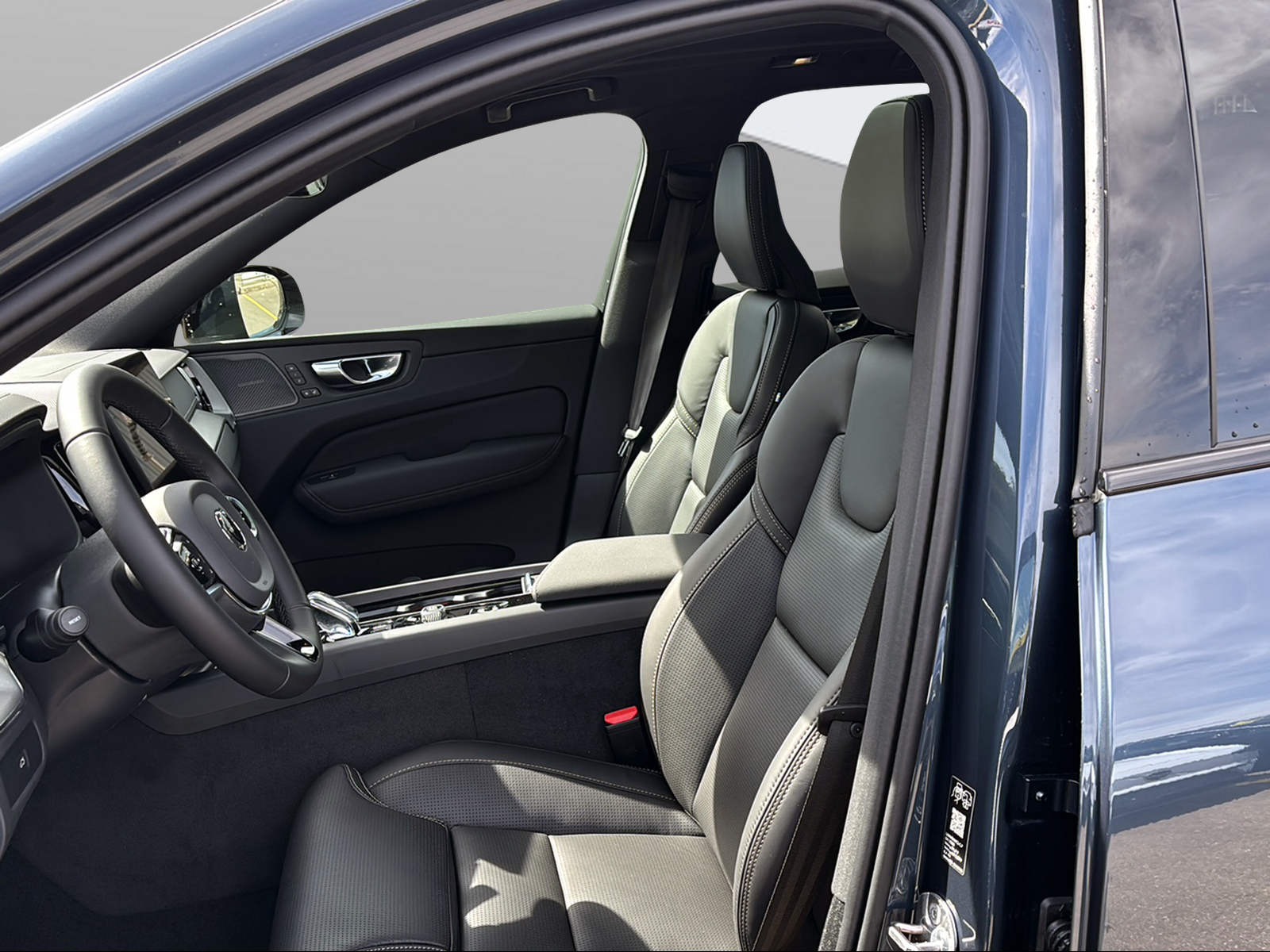VOLVO XC60 B5 Benzin Mild Hybrid AWD Ultra Dark Geartronic-image-8