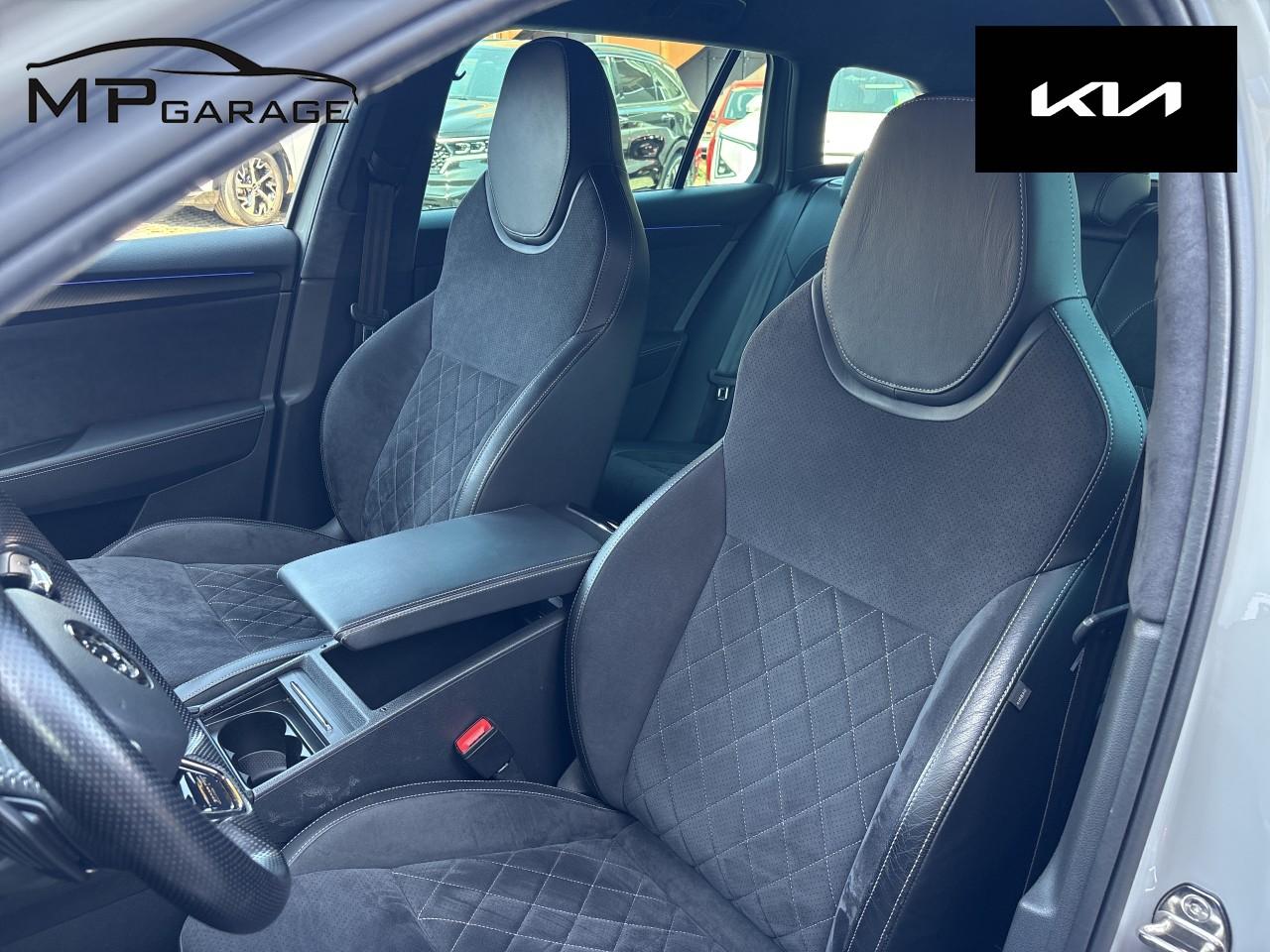 SKODA Superb Combi 2.0 TSI 280 SportLine Light 4x4 DSG-image-15