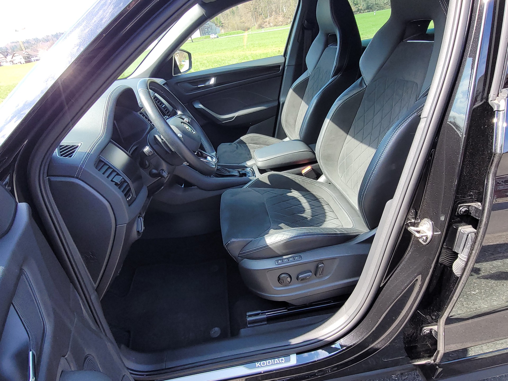 SKODA Kodiaq 2.0 TDI CR SportLine 4x4 DSG *Anhängerkupplung*-image-8