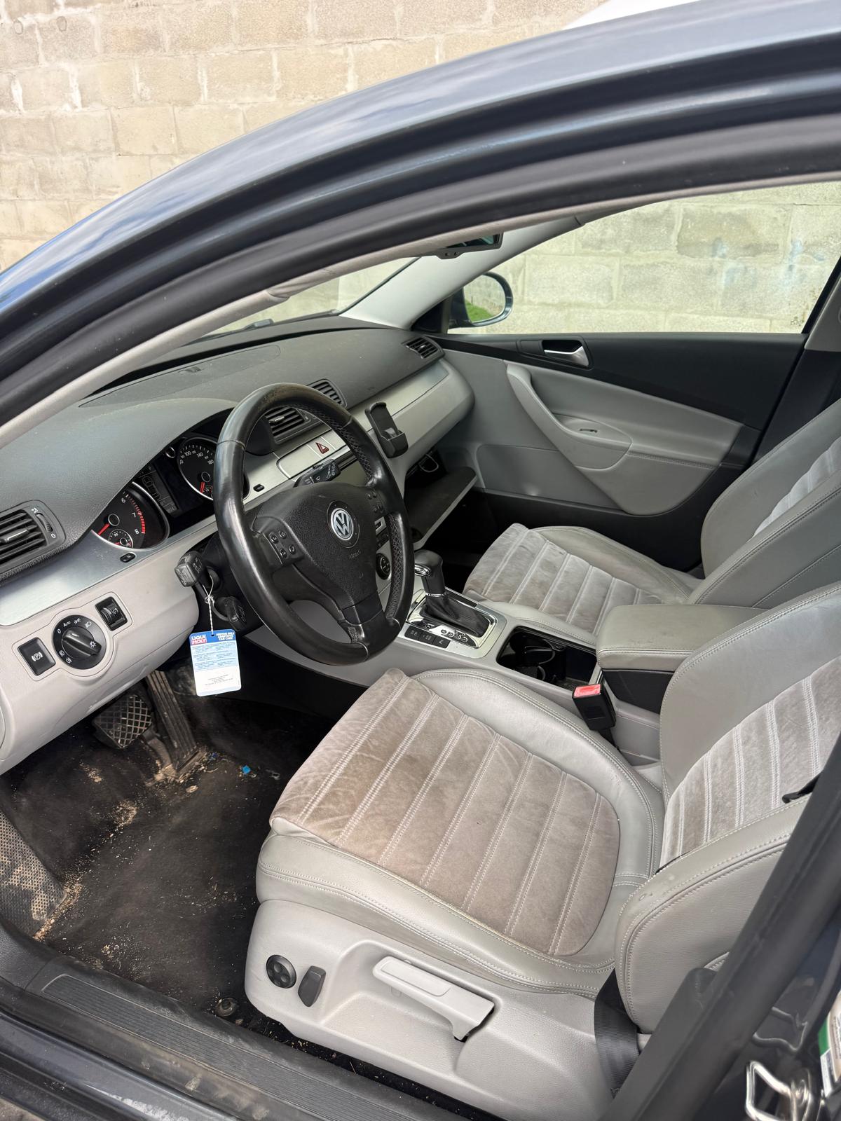 VW Passat Variant 2.0T FSI Premium Tiptronic-image-8