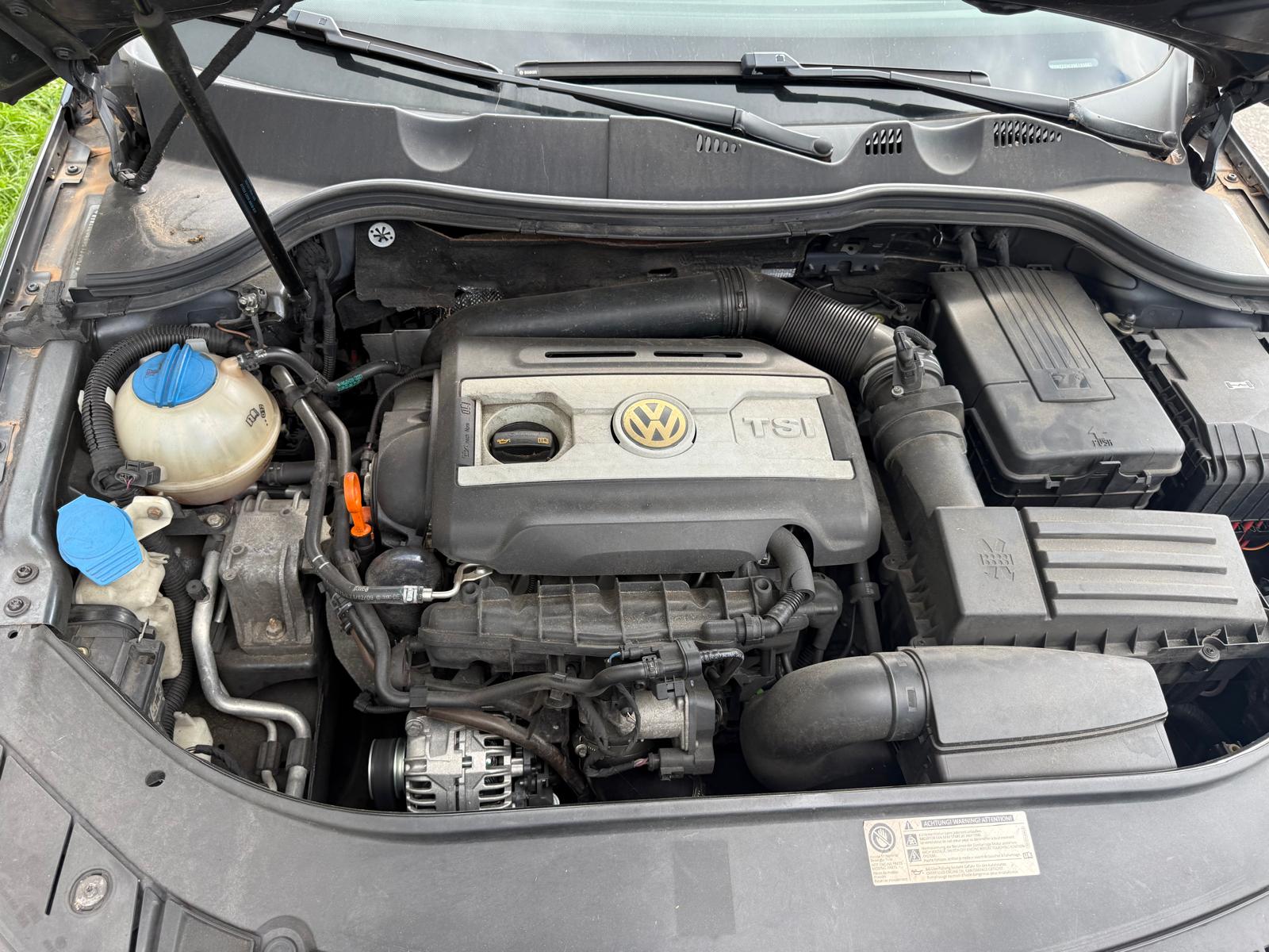 VW Passat Variant 2.0T FSI Premium Tiptronic-image-9