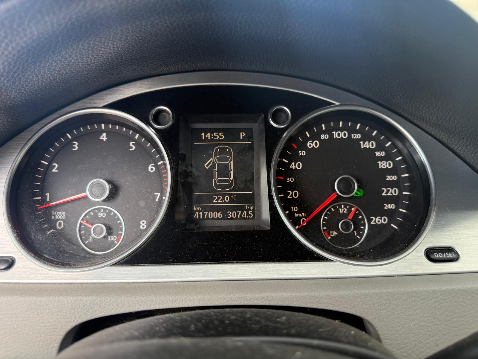 VW Passat Variant 2.0T FSI Premium Tiptronic-image-11