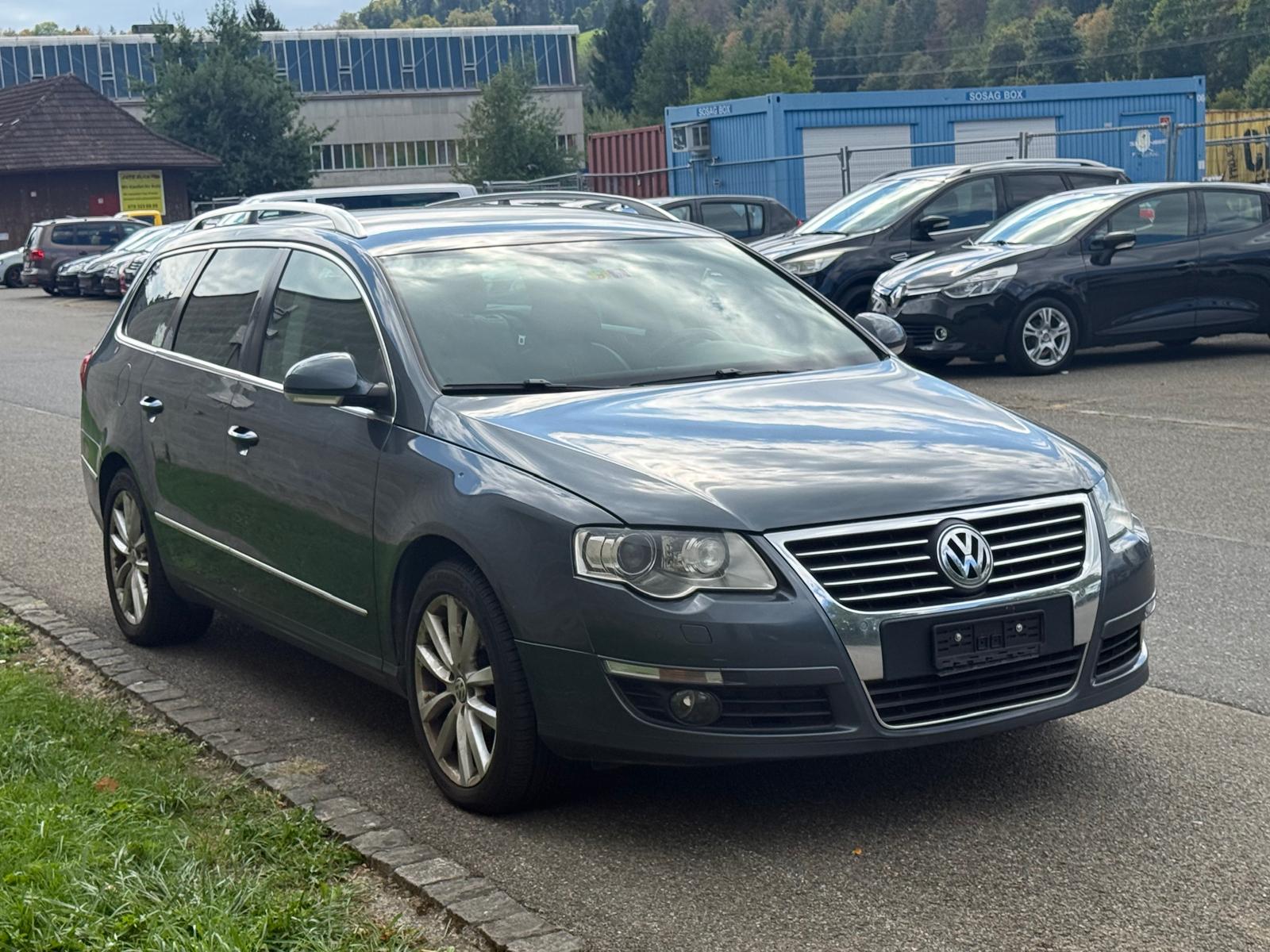 VW Passat Variant 2.0T FSI Premium Tiptronic-image-3