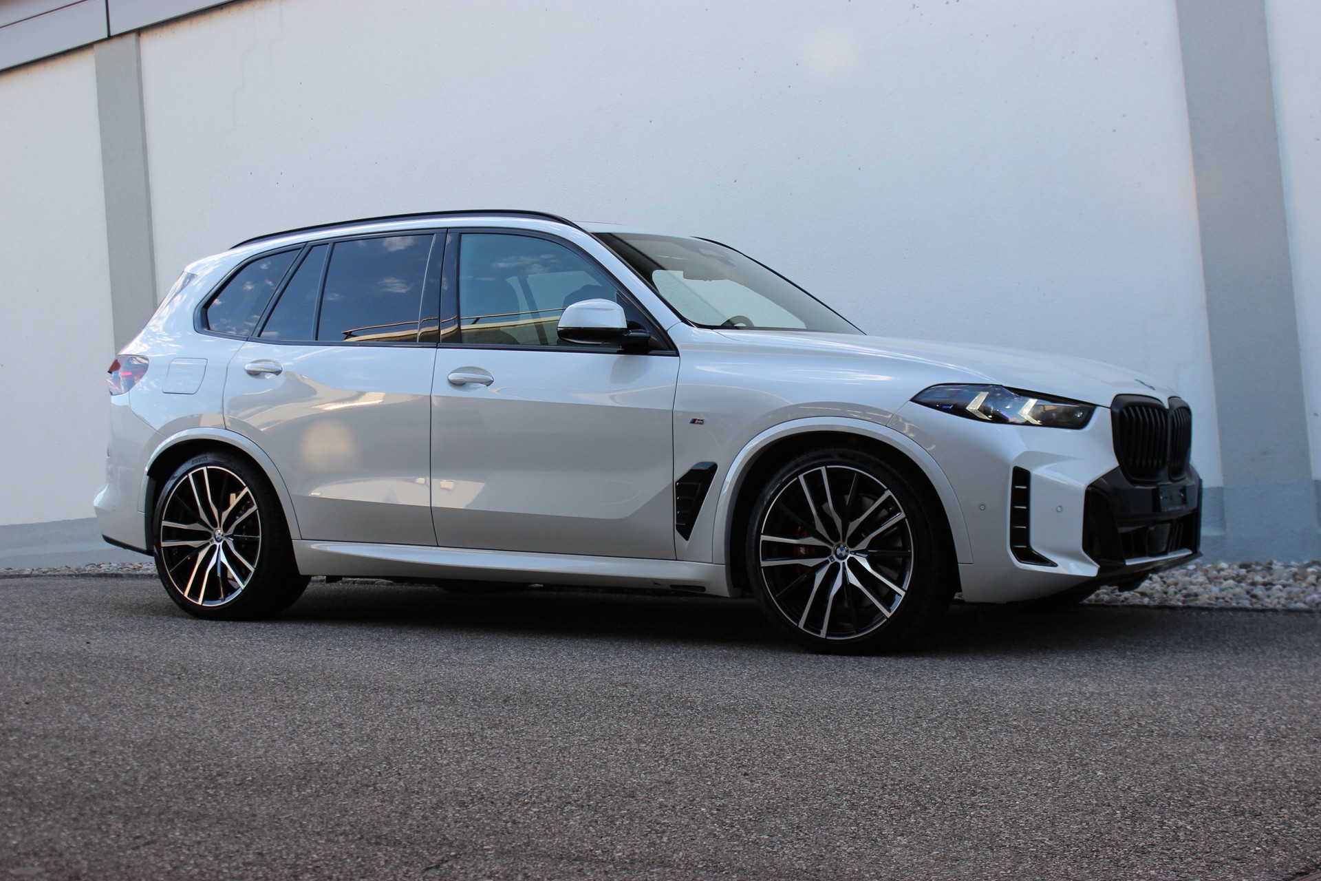 BMW X5 xDrive 50e M Sport Pro MINERALWEISS 🎉0.0%-LEASINGAKTION🎉-image-4