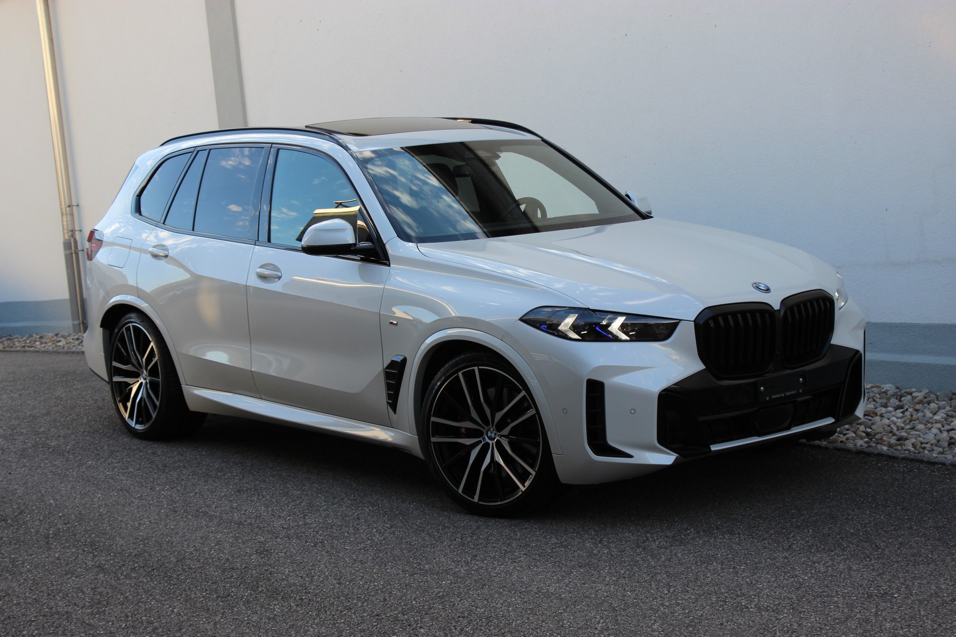 BMW X5 xDrive 50e M Sport Pro MINERALWEISS 🎉0.0%-LEASINGAKTION🎉-image-0