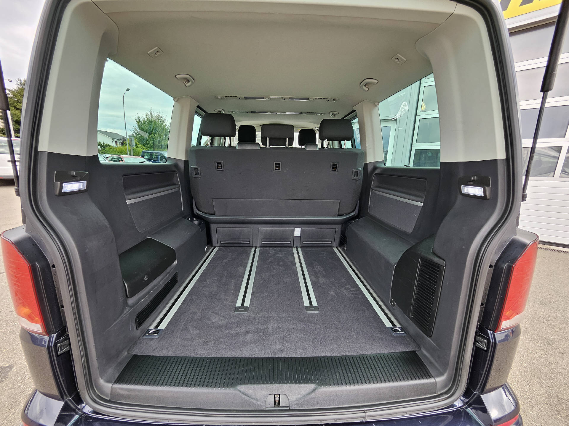VW T6.1 Multivan 2.0 TDI 150 Comfortline DSG * Schiebetüre links und rechts * Frisch ab MFK *-image-21