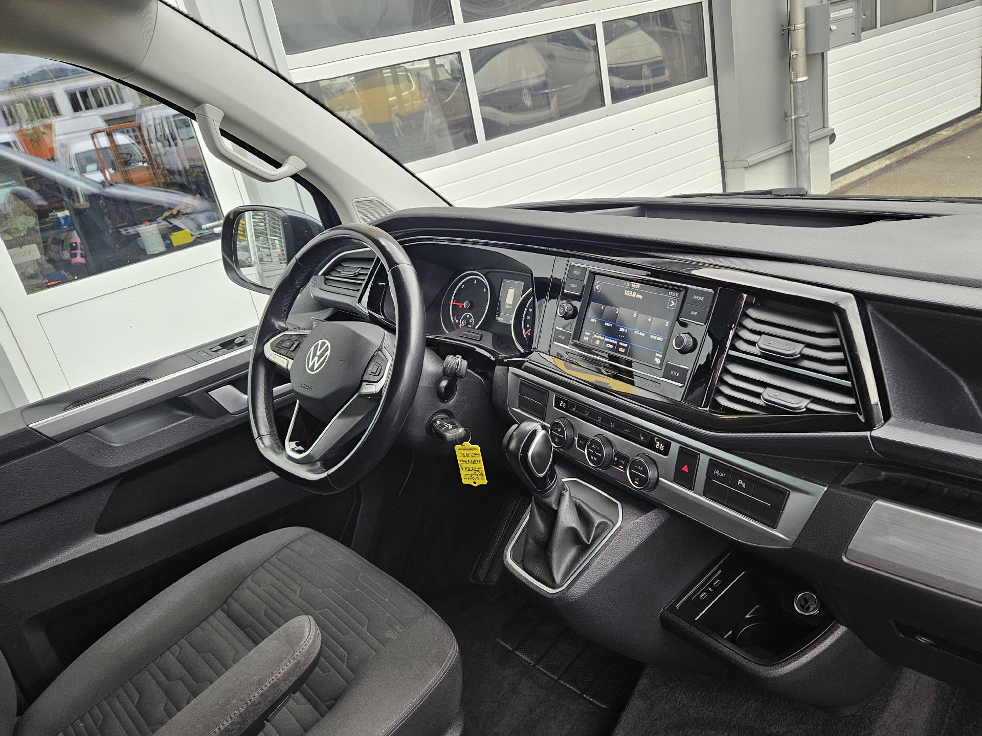 VW T6.1 Multivan 2.0 TDI 150 Comfortline DSG * Schiebetüre links und rechts * Frisch ab MFK *-image-18
