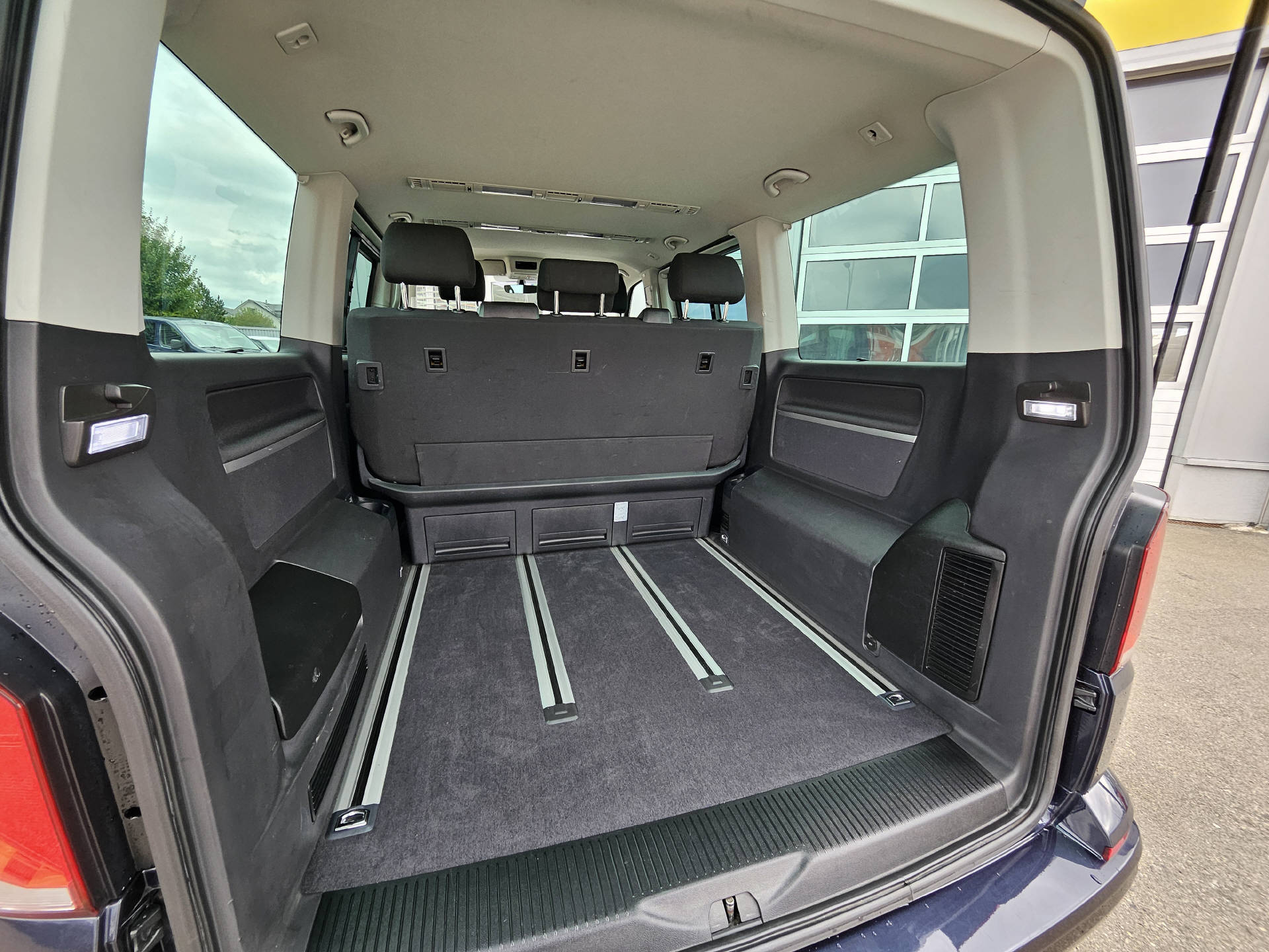 VW T6.1 Multivan 2.0 TDI 150 Comfortline DSG * Schiebetüre links und rechts * Frisch ab MFK *-image-23