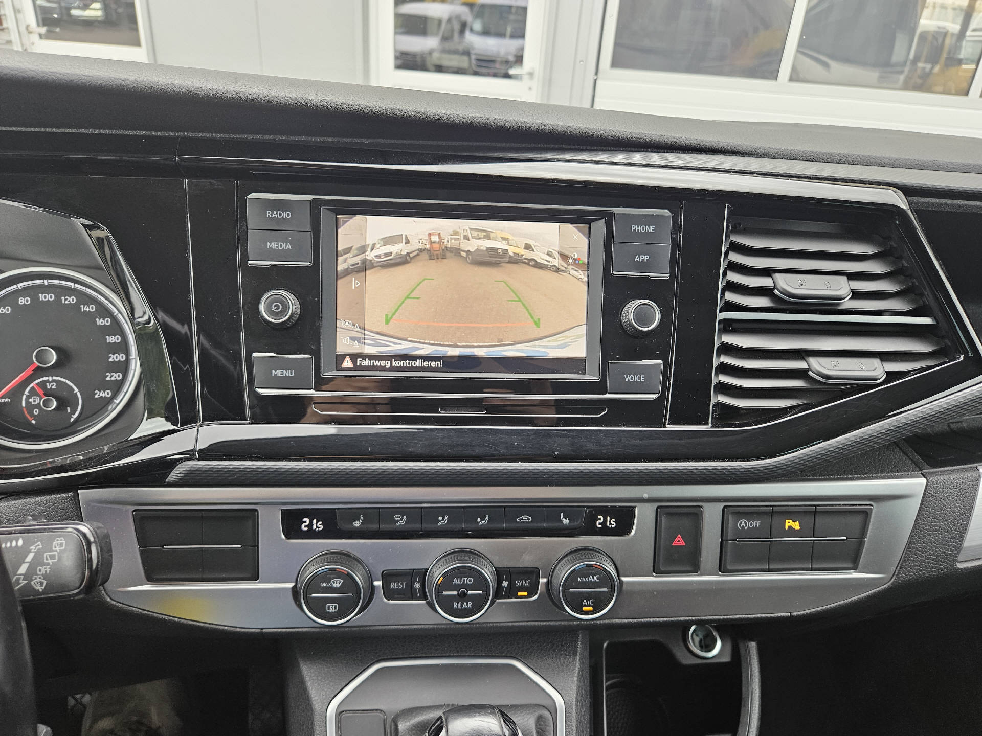 VW T6.1 Multivan 2.0 TDI 150 Comfortline DSG * Schiebetüre links und rechts * Frisch ab MFK *-image-12