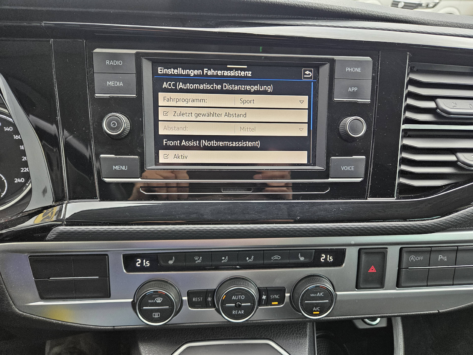 VW T6.1 Multivan 2.0 TDI 150 Comfortline DSG * Schiebetüre links und rechts * Frisch ab MFK *-image-19