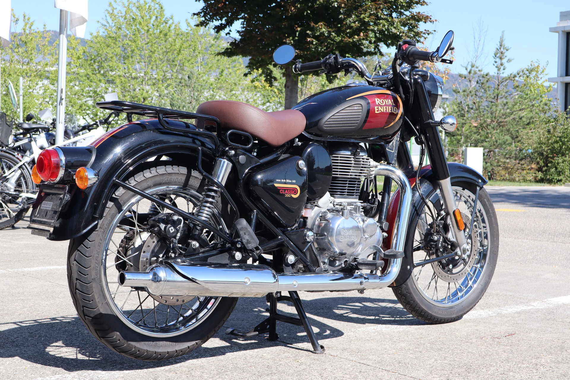 ROYAL ENFIELD Classic 350 ABS-showroom-element-2