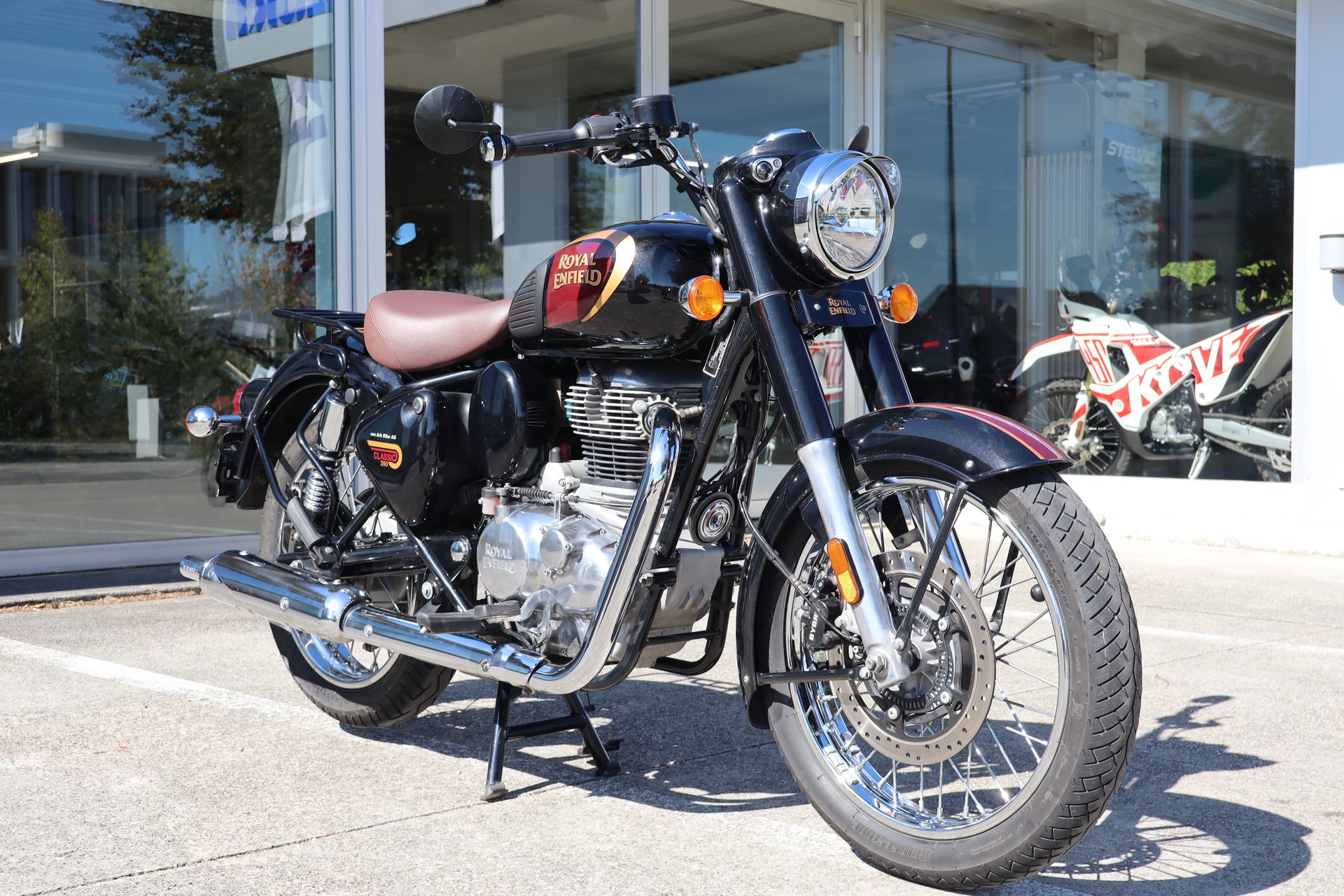 ROYAL ENFIELD Classic 350 ABS-showroom-element-1