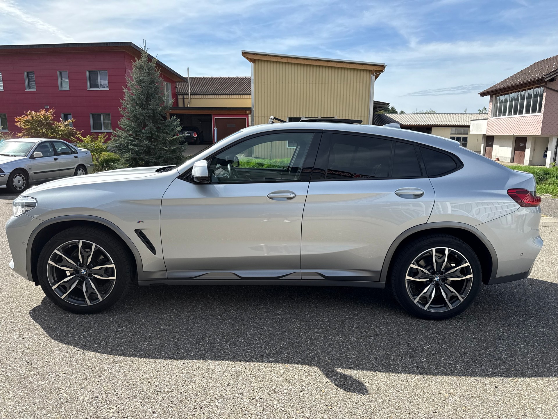 BMW BMW X4 xDrive20d M Paket | Head-Up | 360° Kamera | Harman Kardon | Memory | AHK | Apple CarPlay | Sitz-/Lenkradheizung-image-5