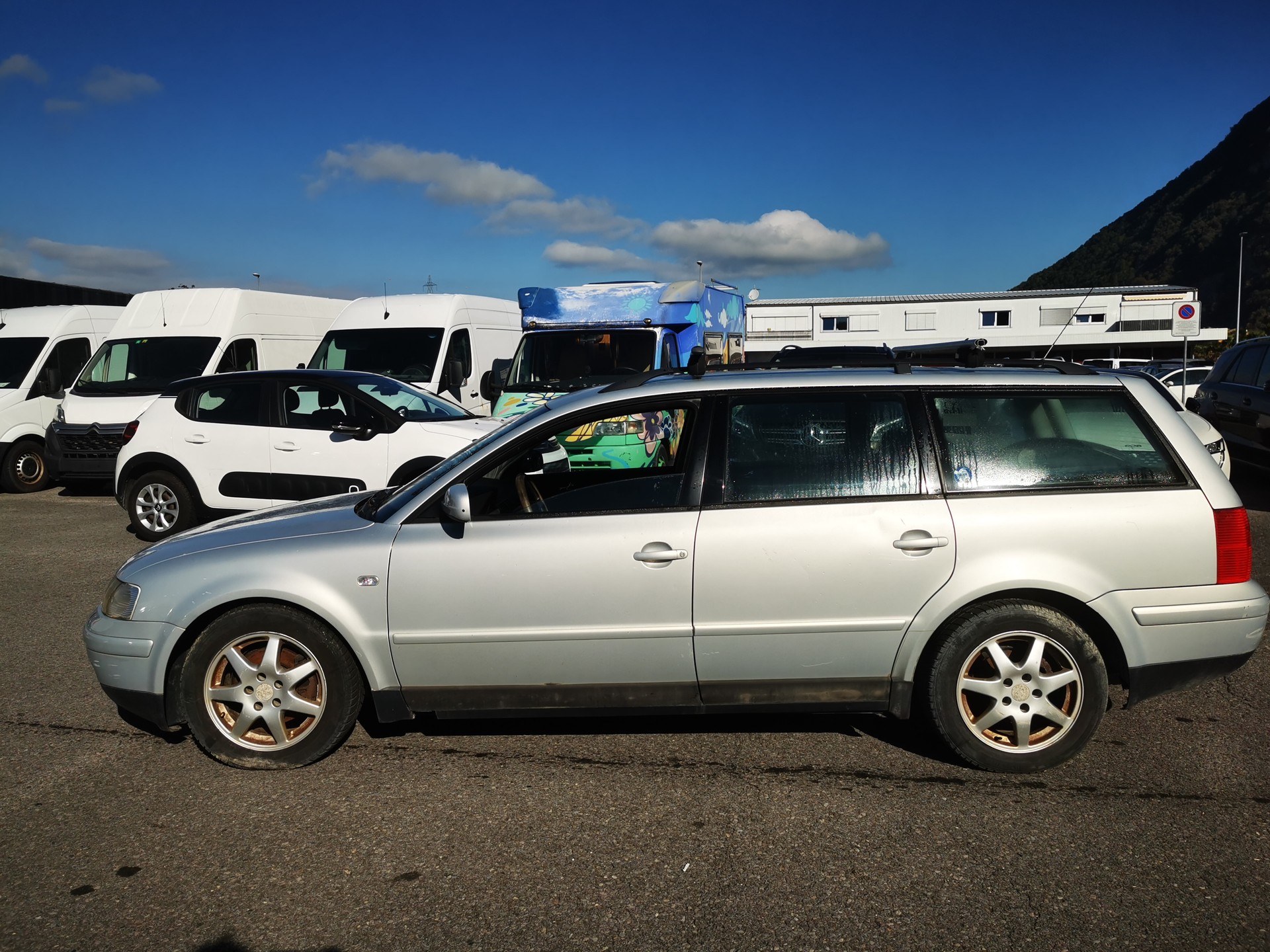 VW Passat Variant 2.8 V6 Comfortline 4Motion-image-4