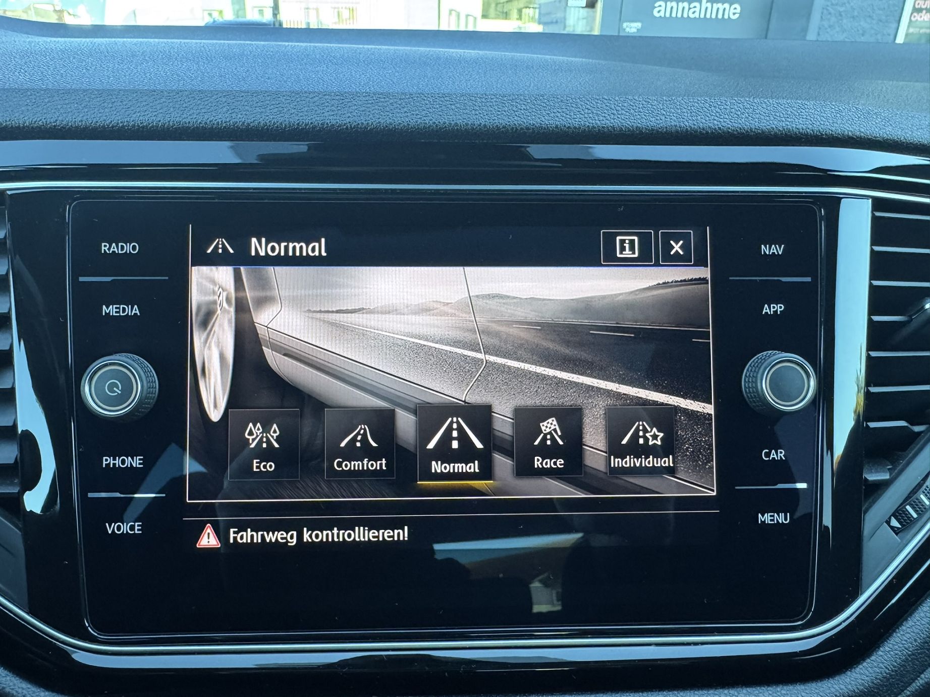 VW T-Roc 2.0 TSI R DSG 4Motion-image-25