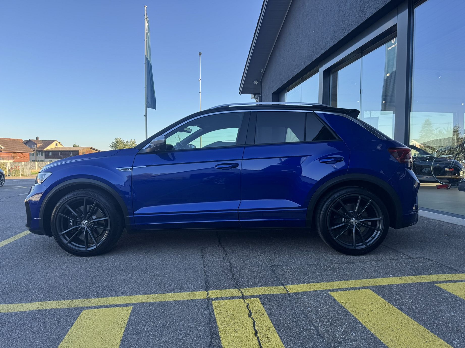 VW T-Roc 2.0 TSI R DSG 4Motion-image-2