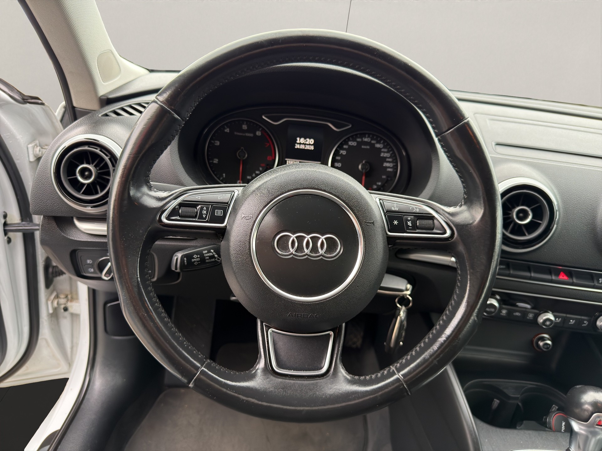 AUDI A3 Sportback 1.8 TFSI Ambition quattro S-tronic-image-12