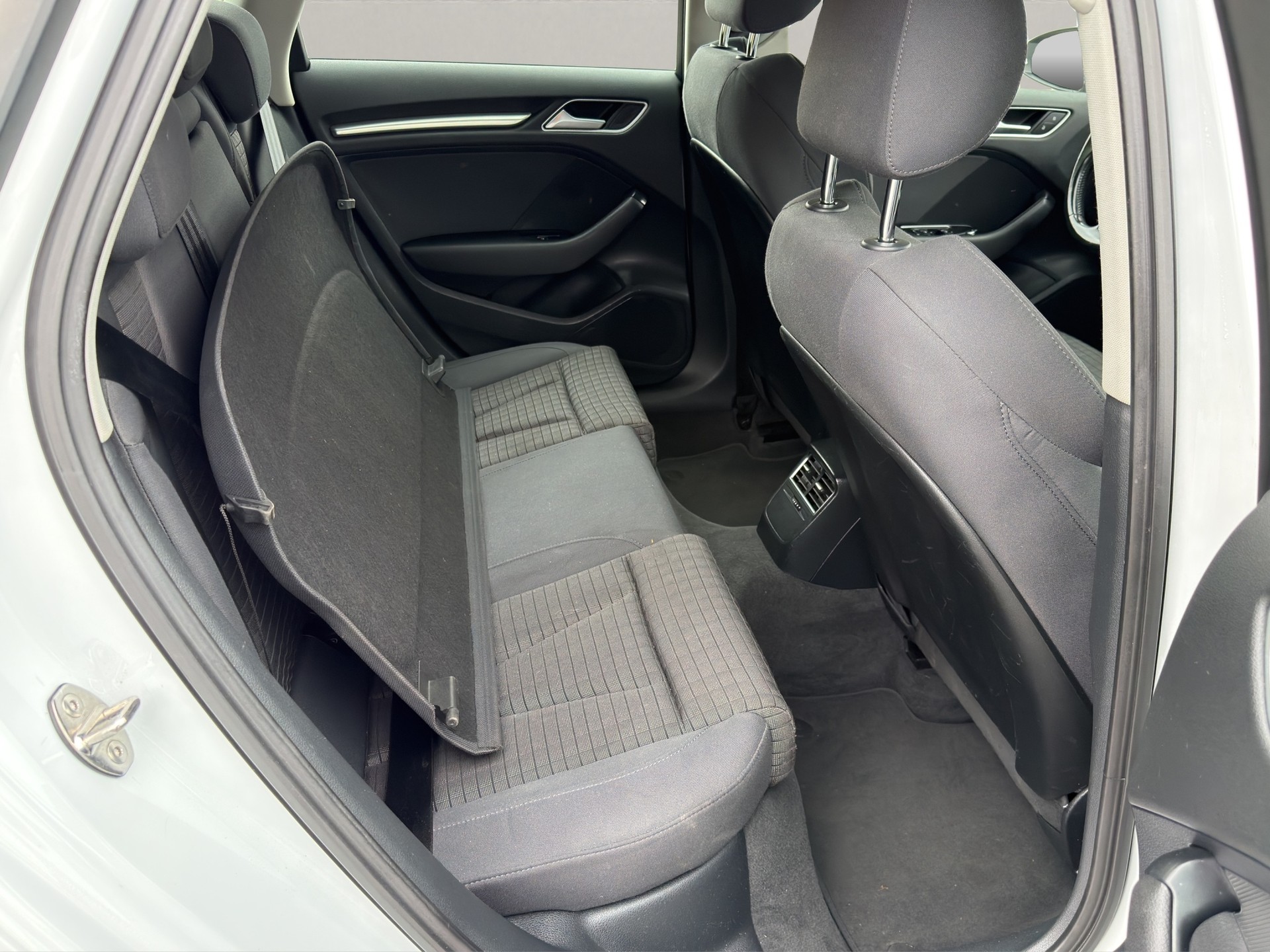 AUDI A3 Sportback 1.8 TFSI Ambition quattro S-tronic-image-10