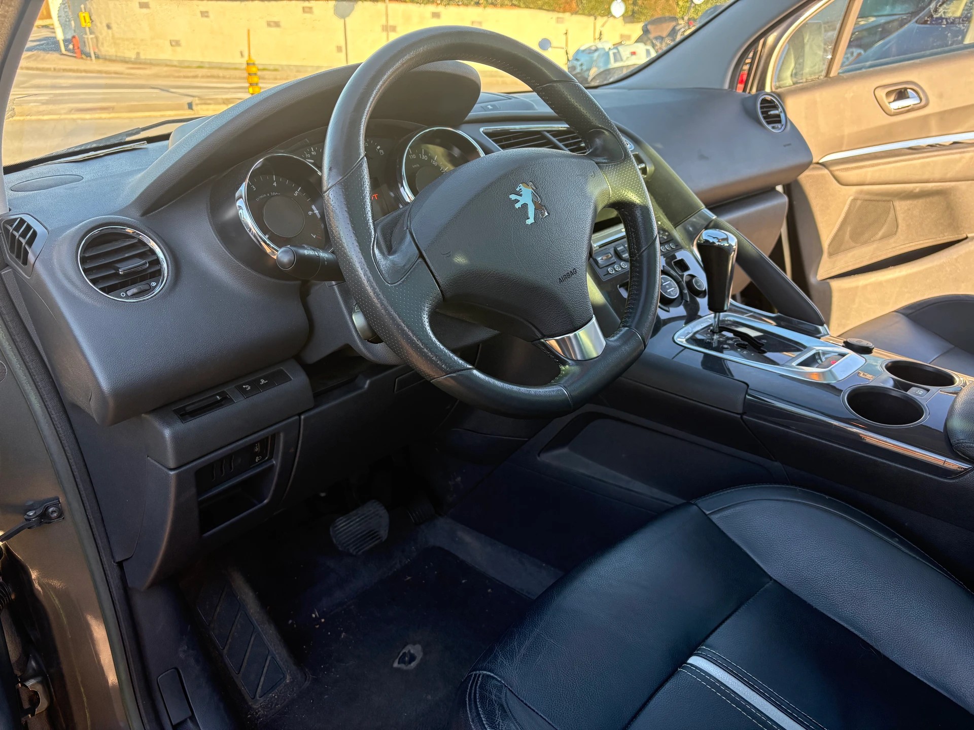 PEUGEOT 3008 1.6 16V T Allure Tiptronic-image-8