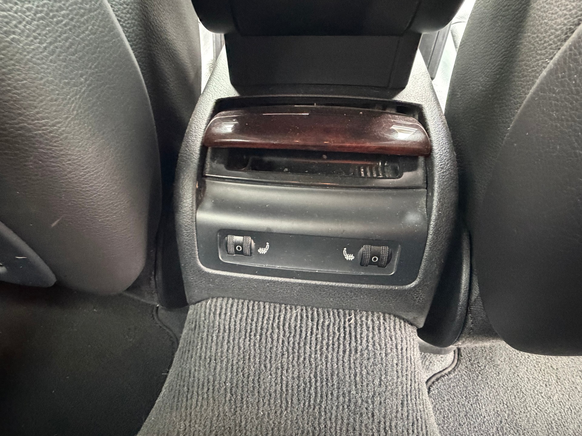 AUDI A4 Avant 3.0 V6 TDI quattro-image-9