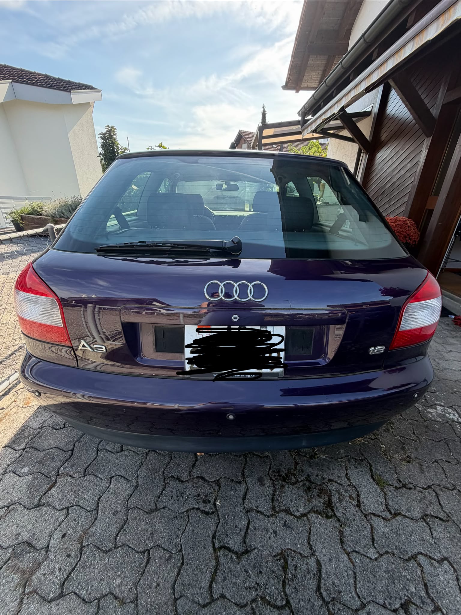 AUDI 1.8 20V Attraction-image-1